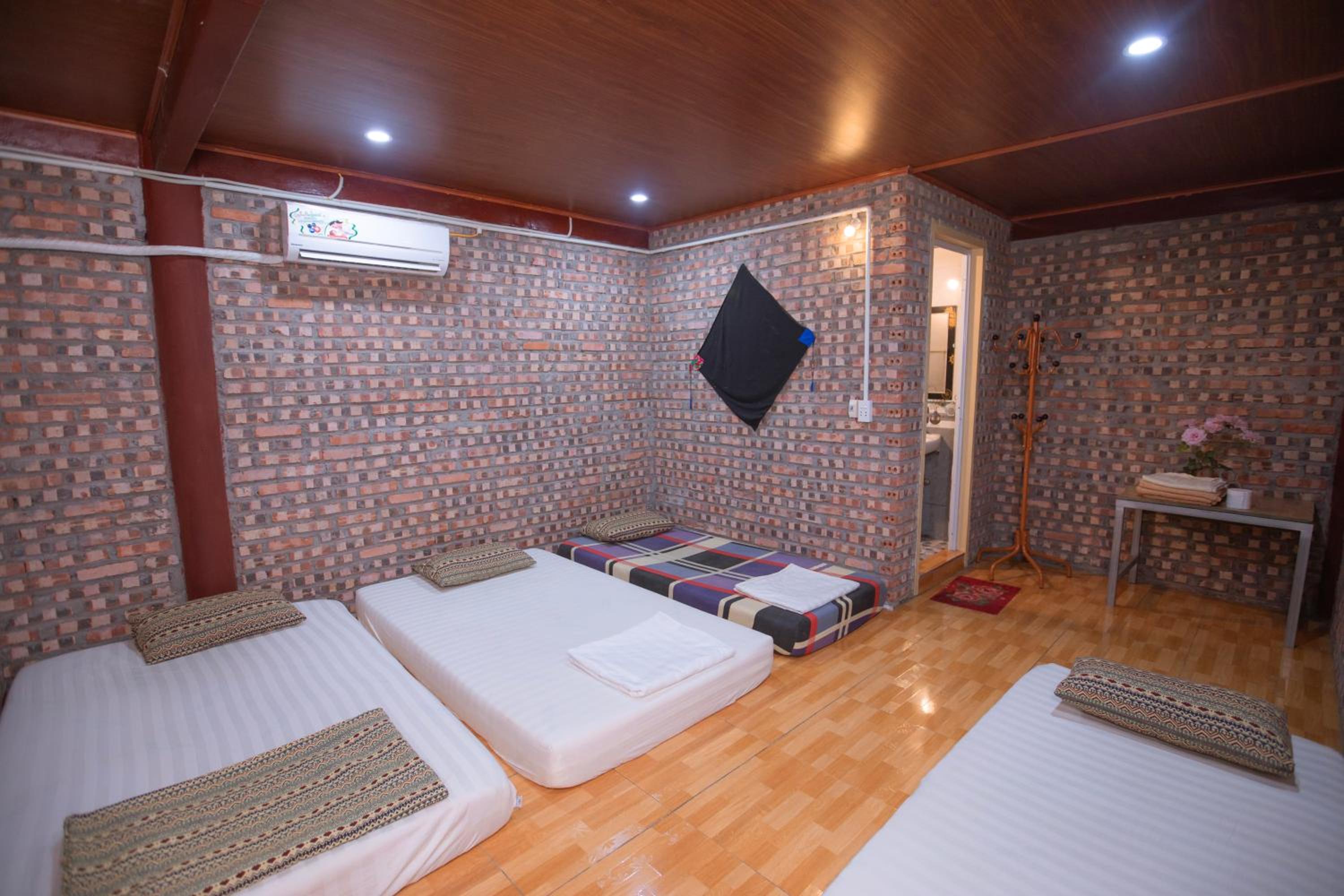Quadruple Room with Private Bathroom photo 1