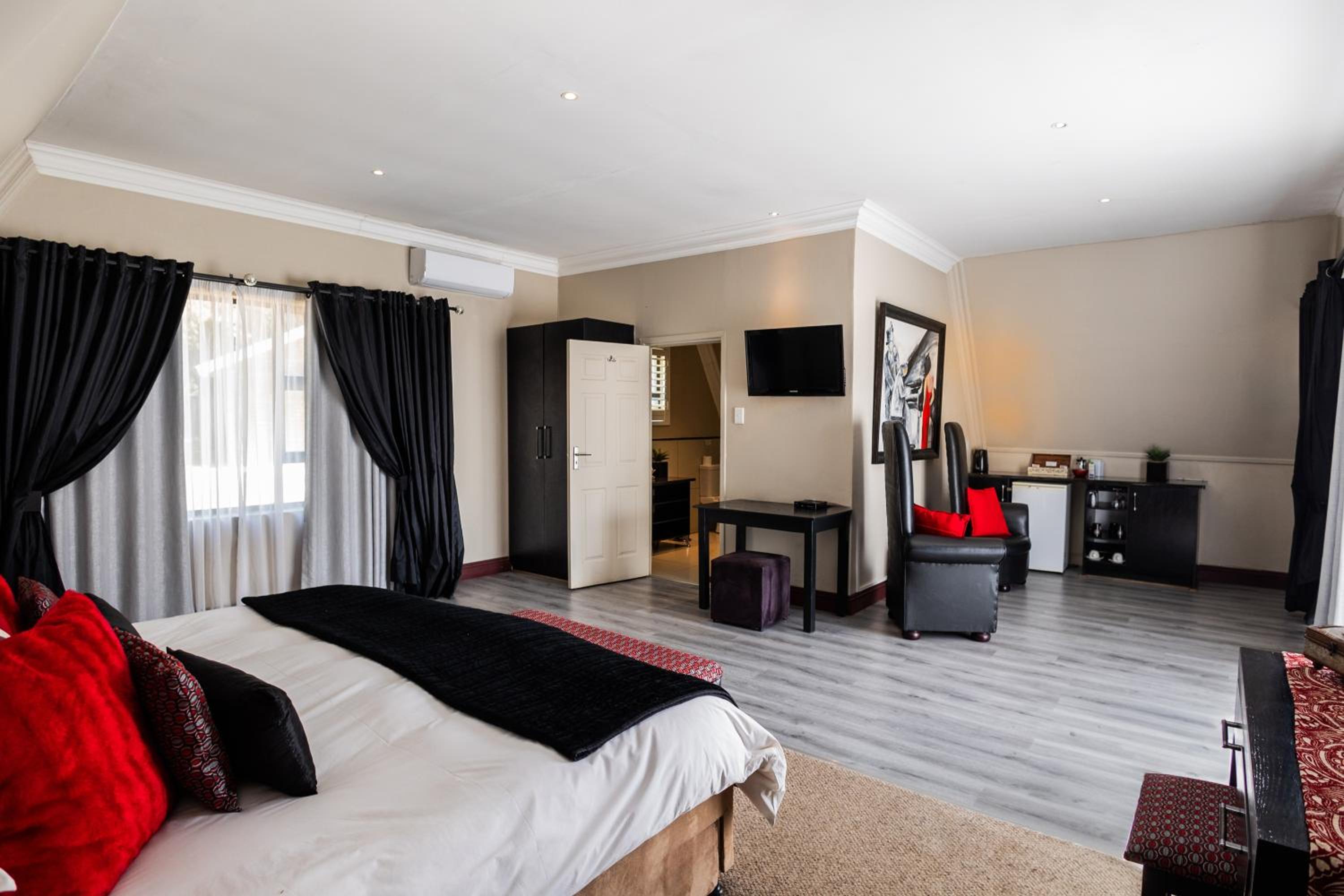 Standard Double Suite - Photo 20