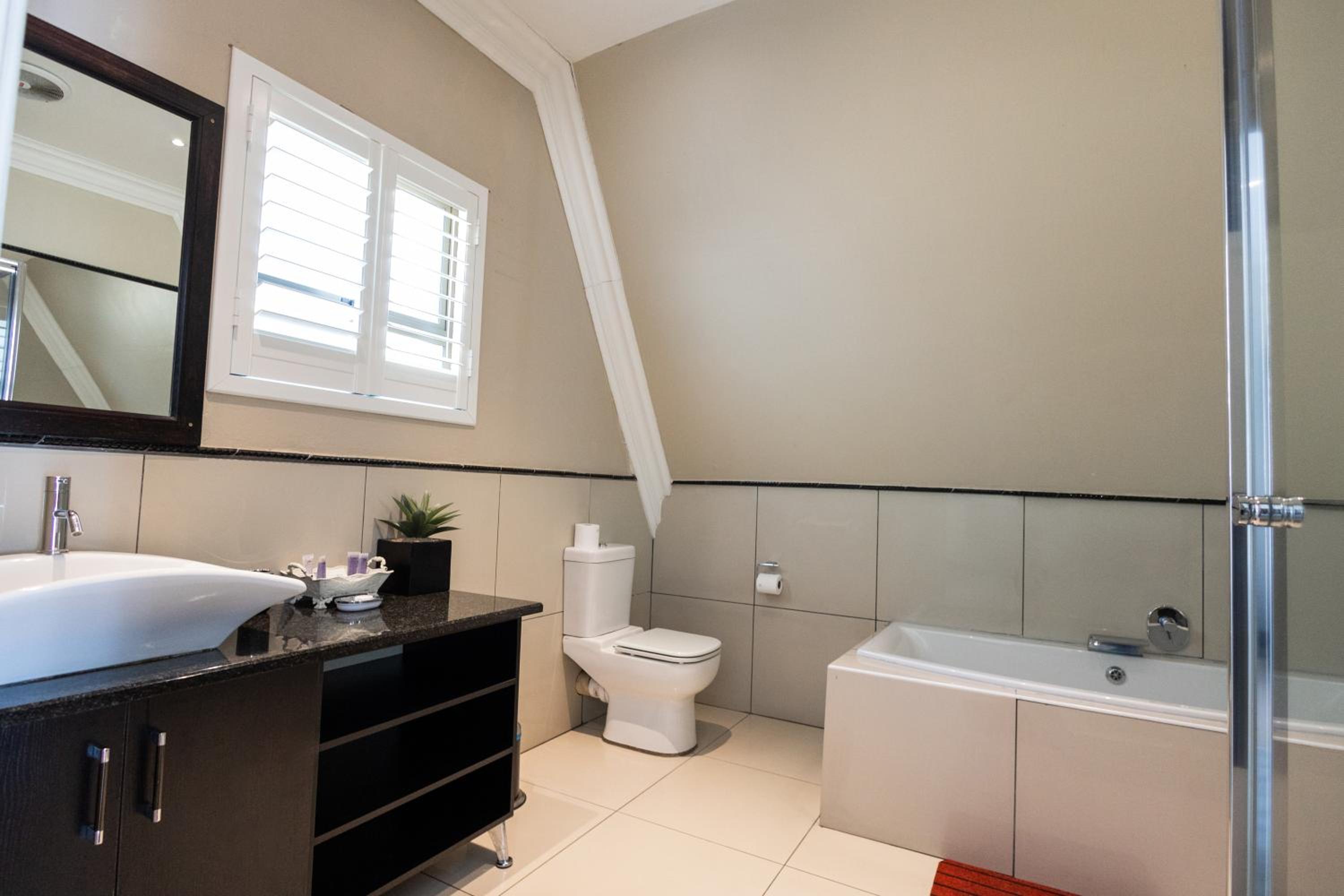 Standard Double Suite - Photo 19