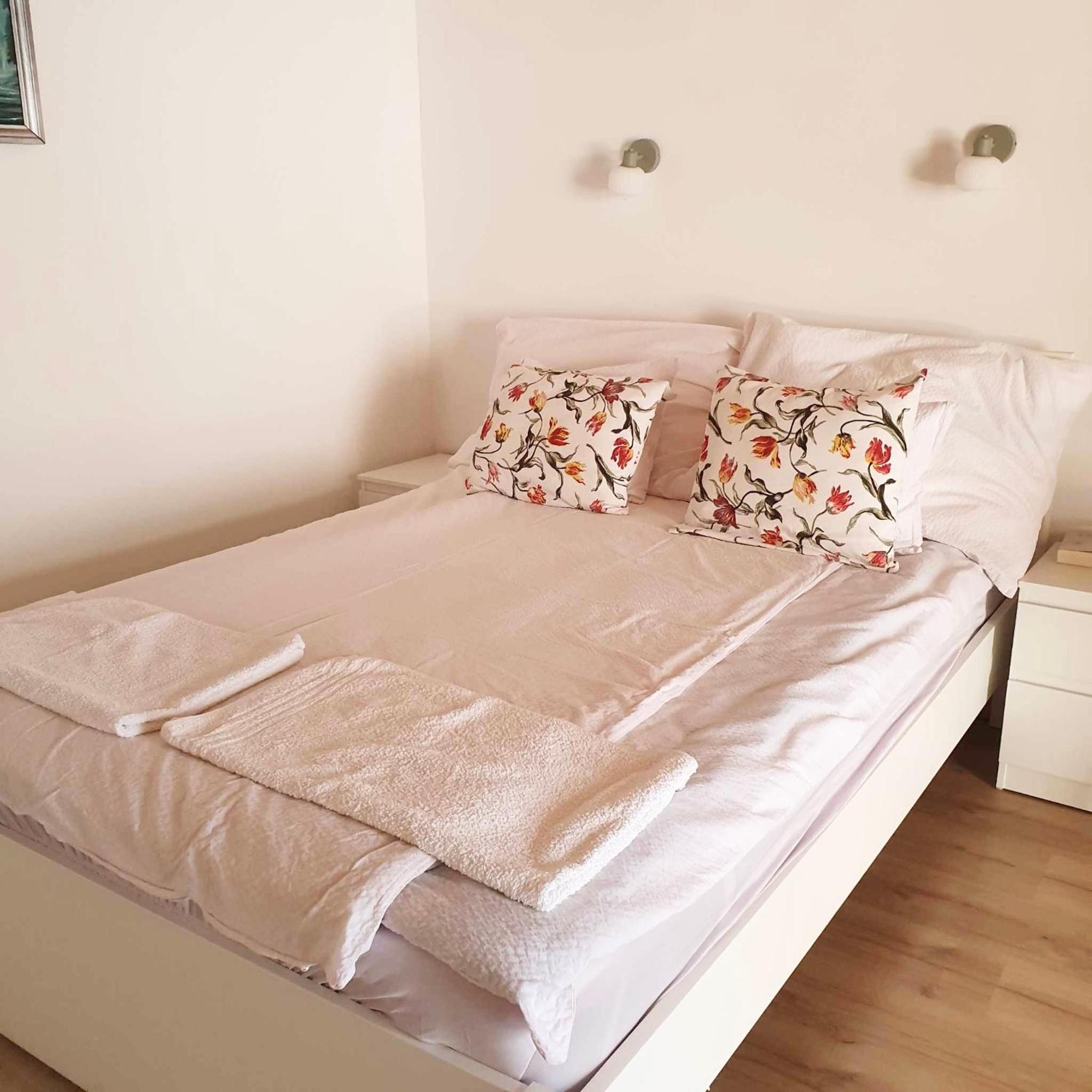 Apartment with Terrace - Photo 1