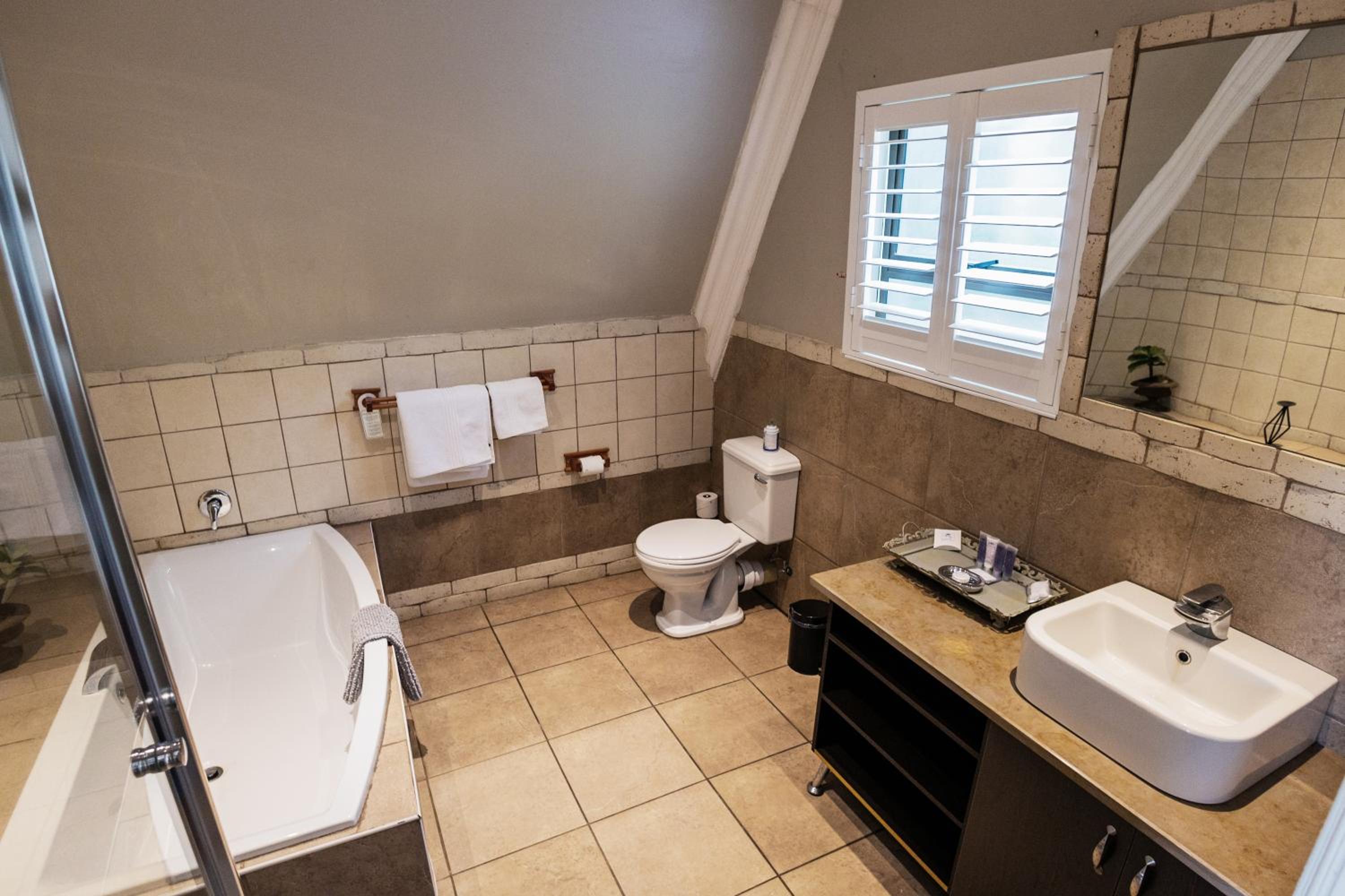 Standard Double Suite - Photo 11
