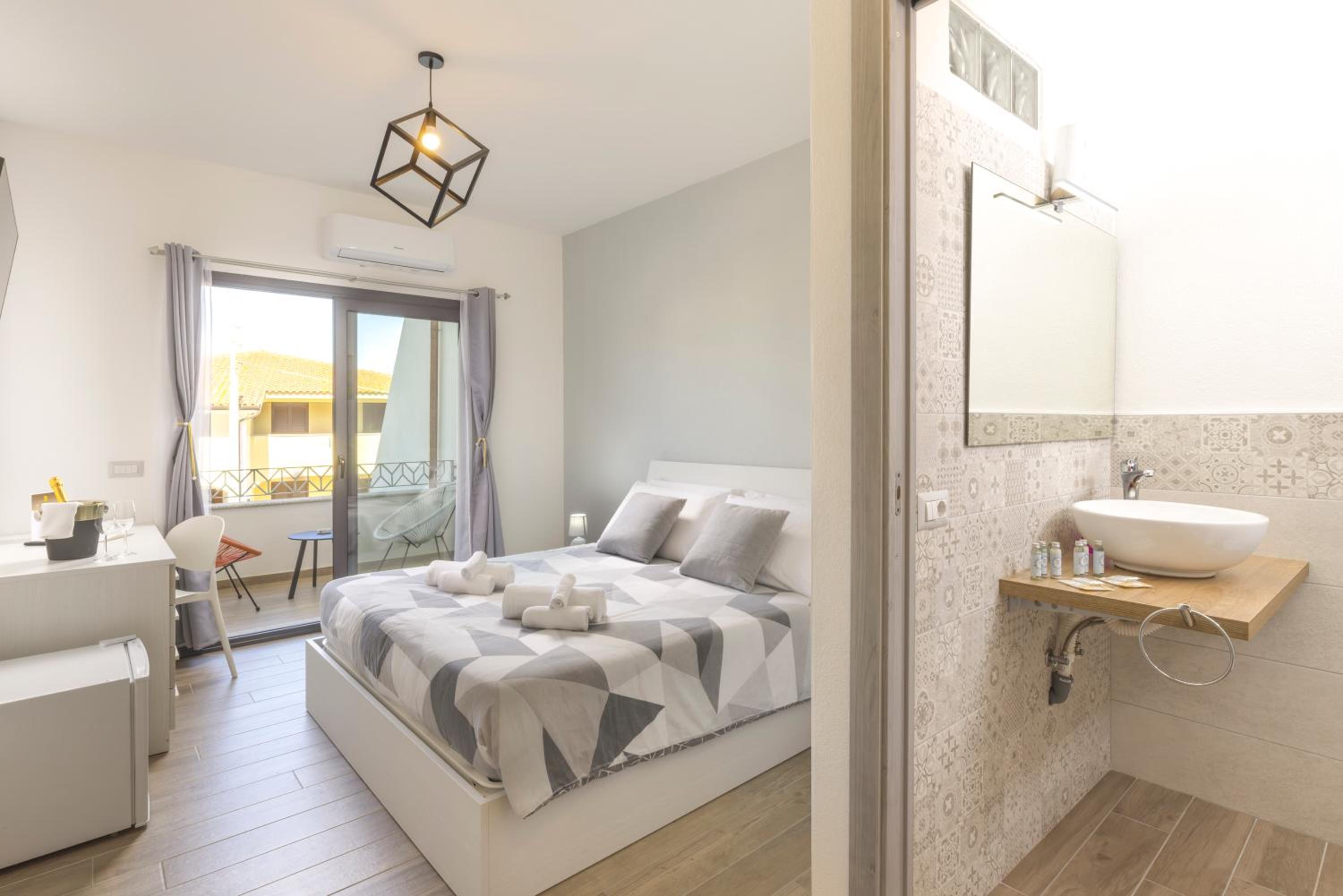 Queen Room With Balcony photo 3