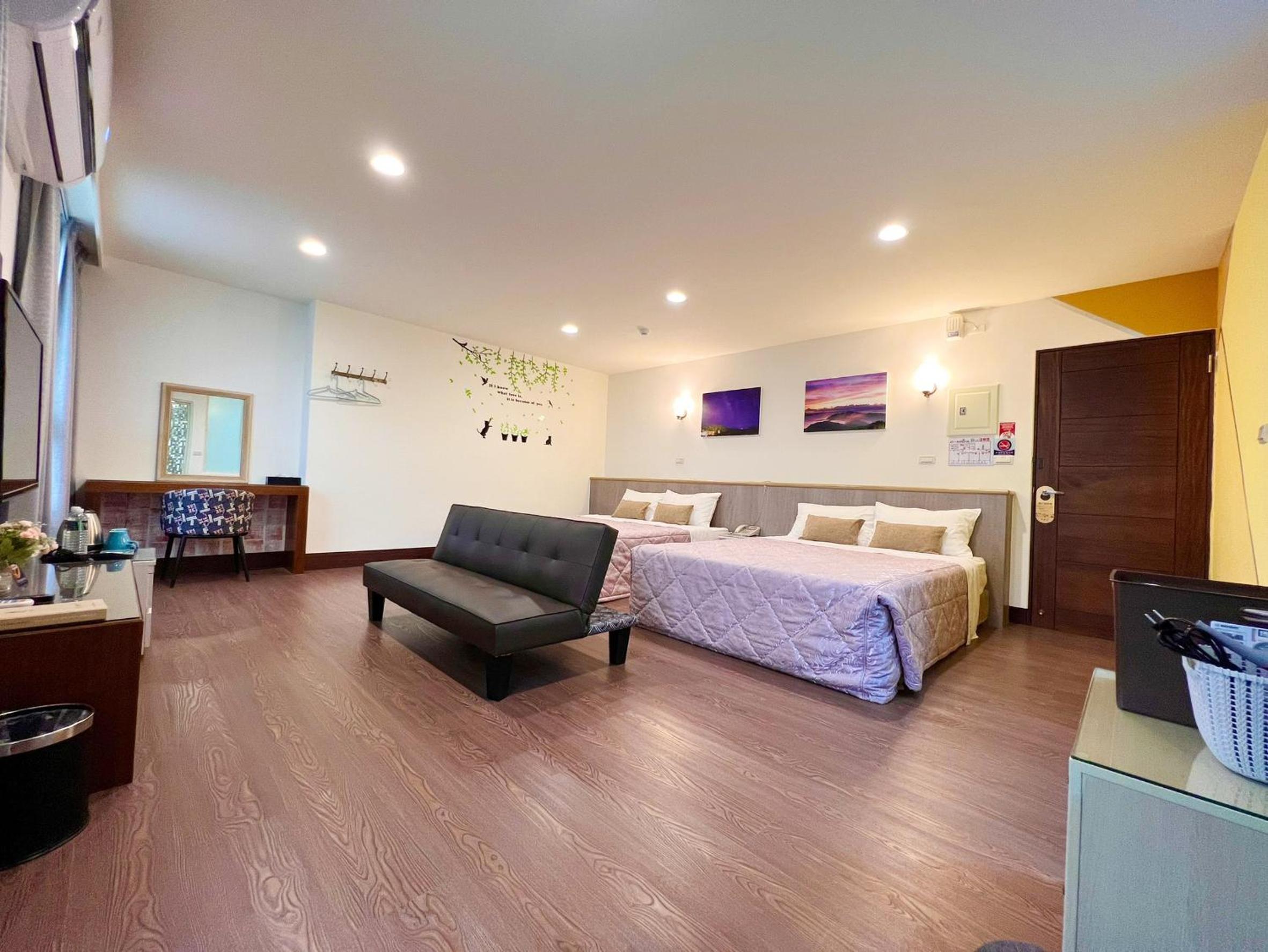 Quadruple Room with Private Bathroom