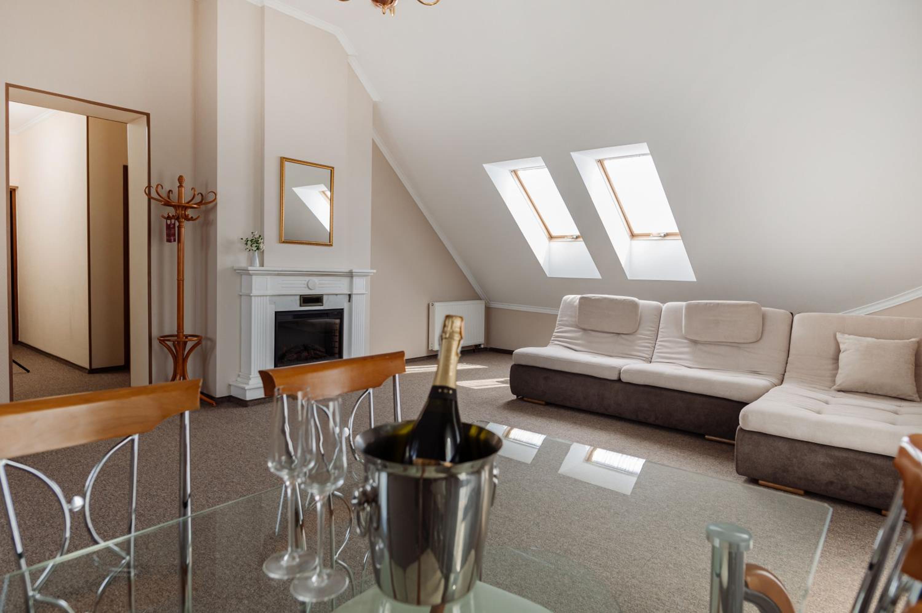 Suite with Fireplace photo 1