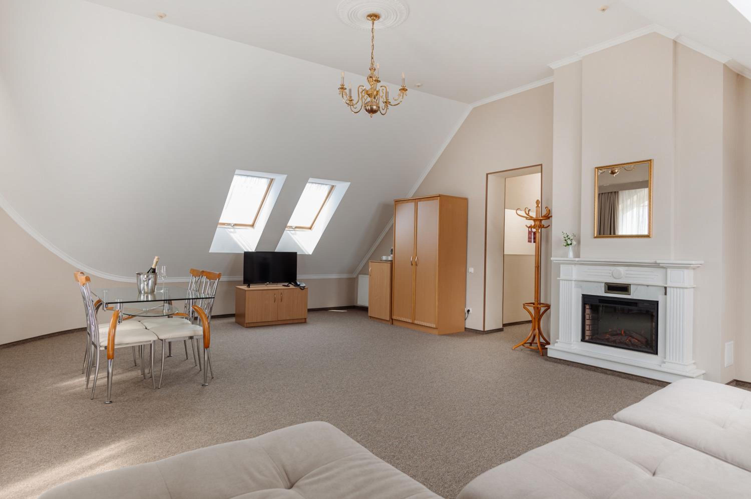 Suite with Fireplace photo 2