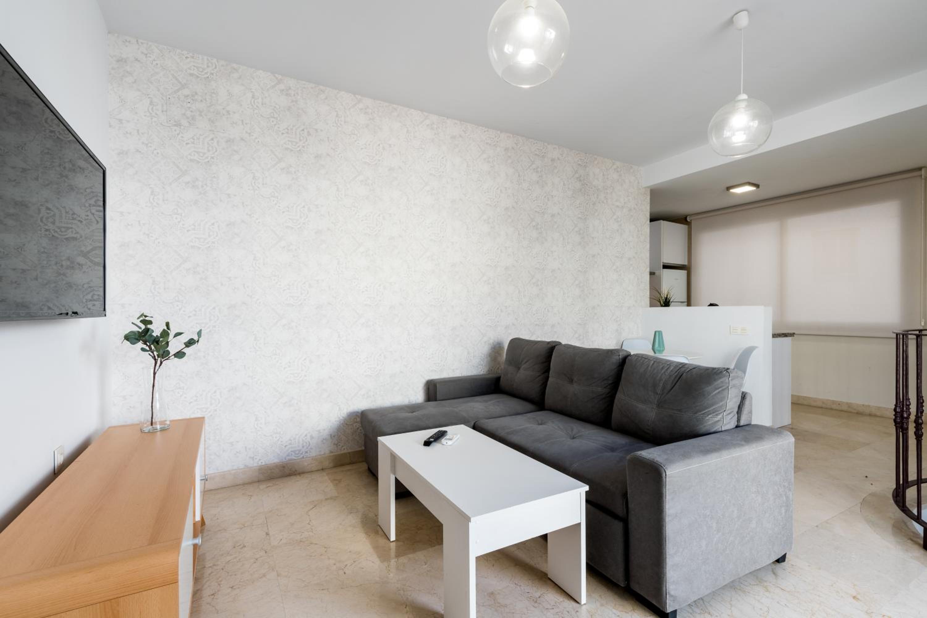 Two-Bedroom Duplex Apartment with Balcony - Photo 18