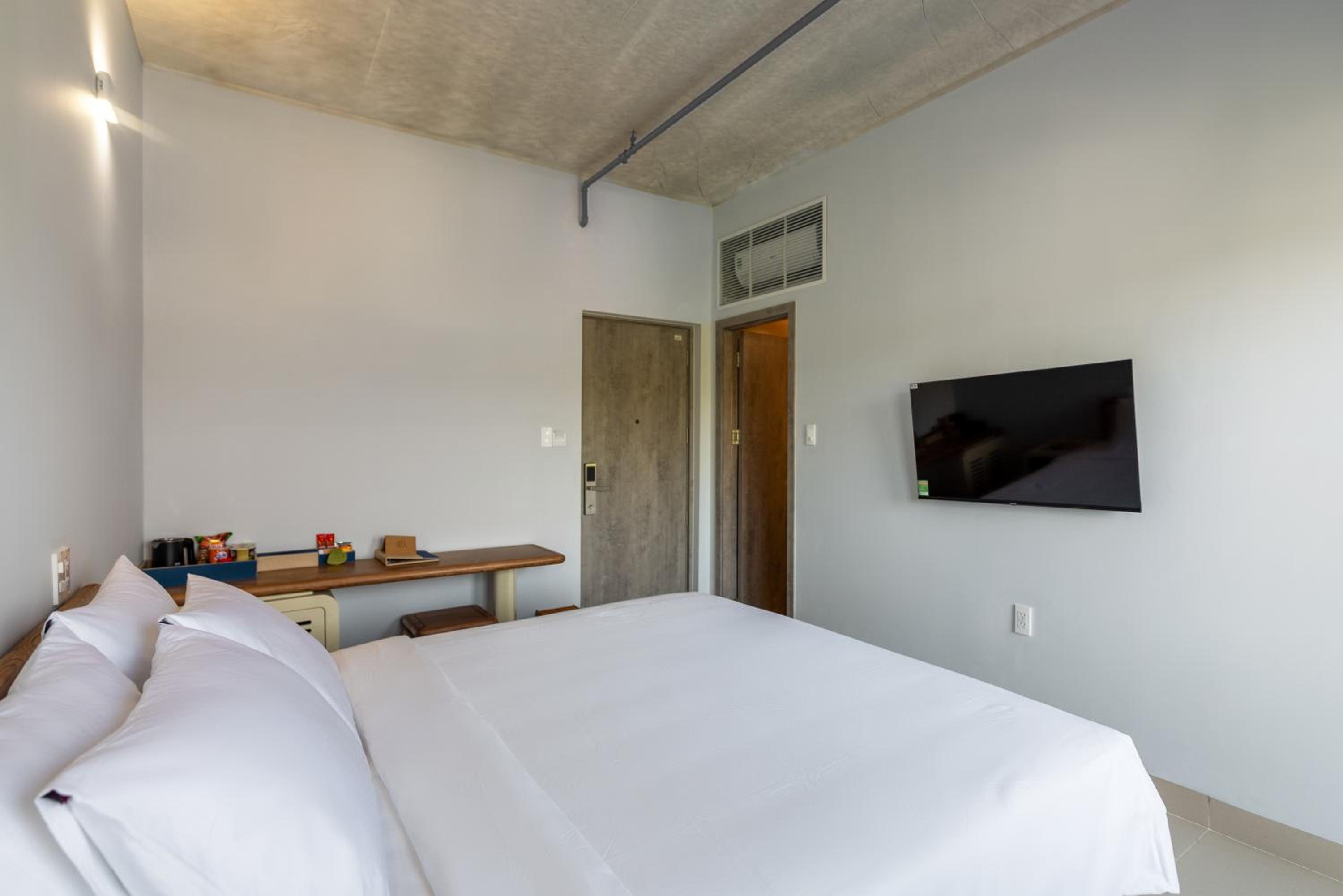 Superior Double Room with Balcony - Photo 13