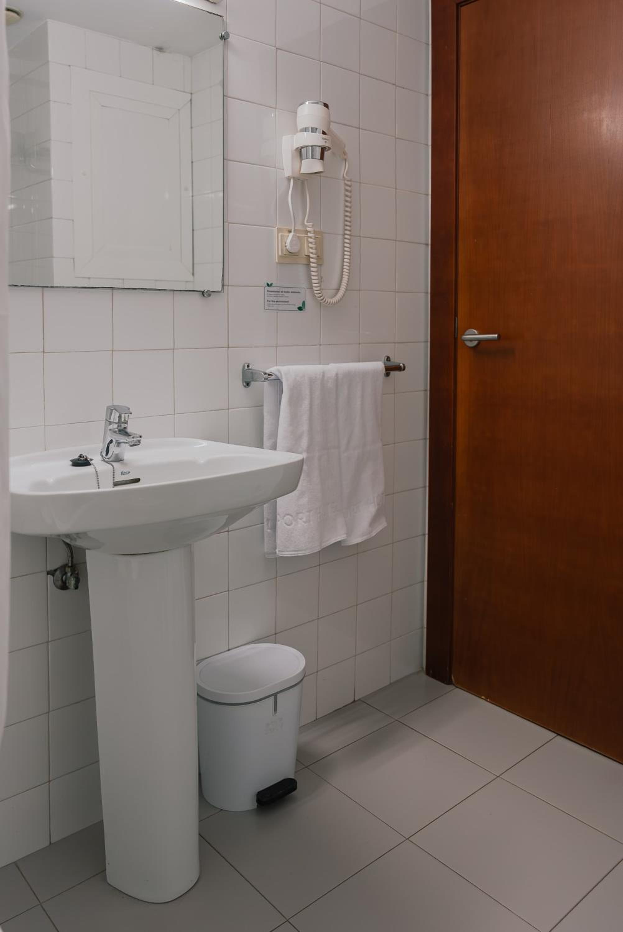 Budget Double or Twin Room (1) - Photo 2