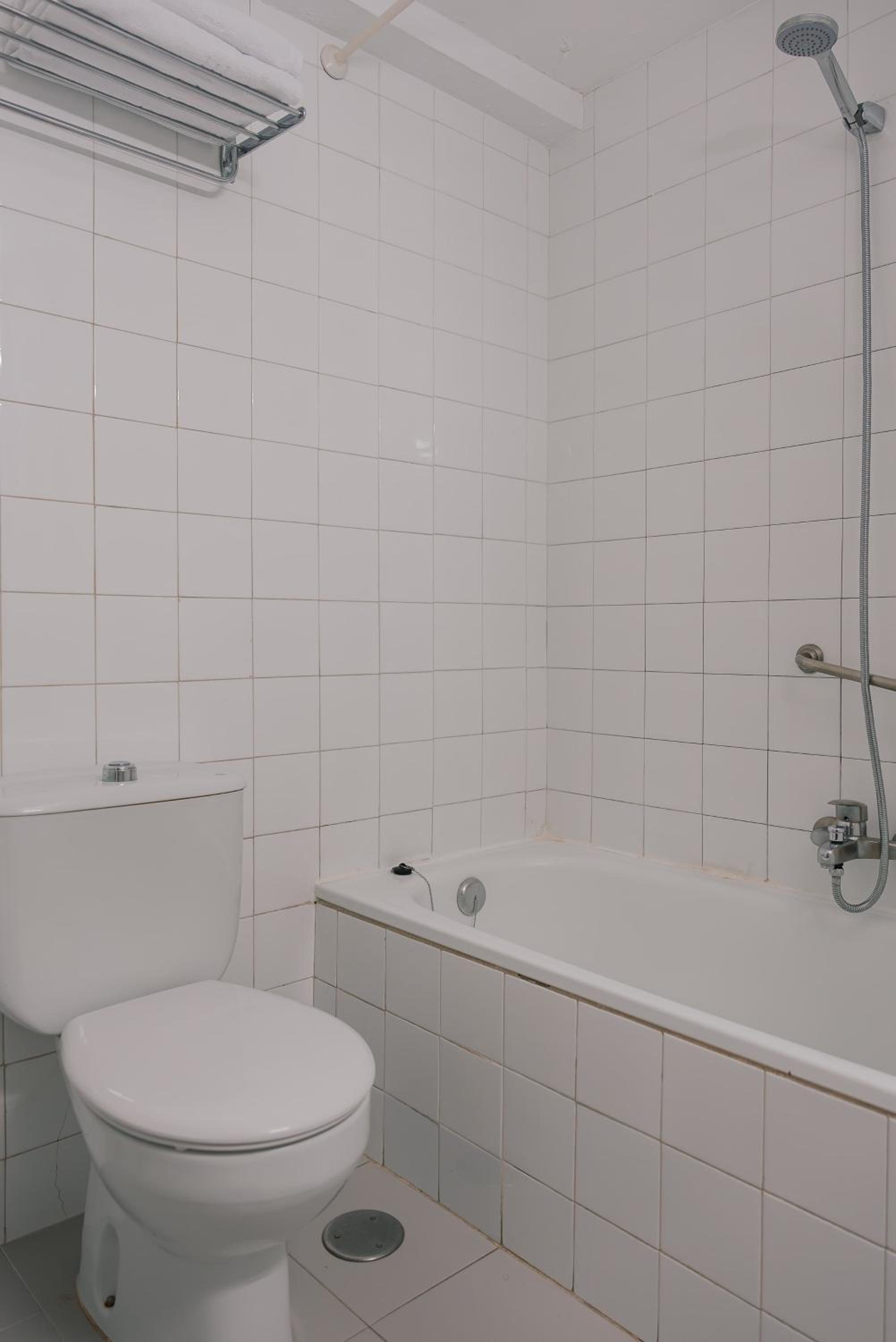Budget Double or Twin Room (1) - Photo 7