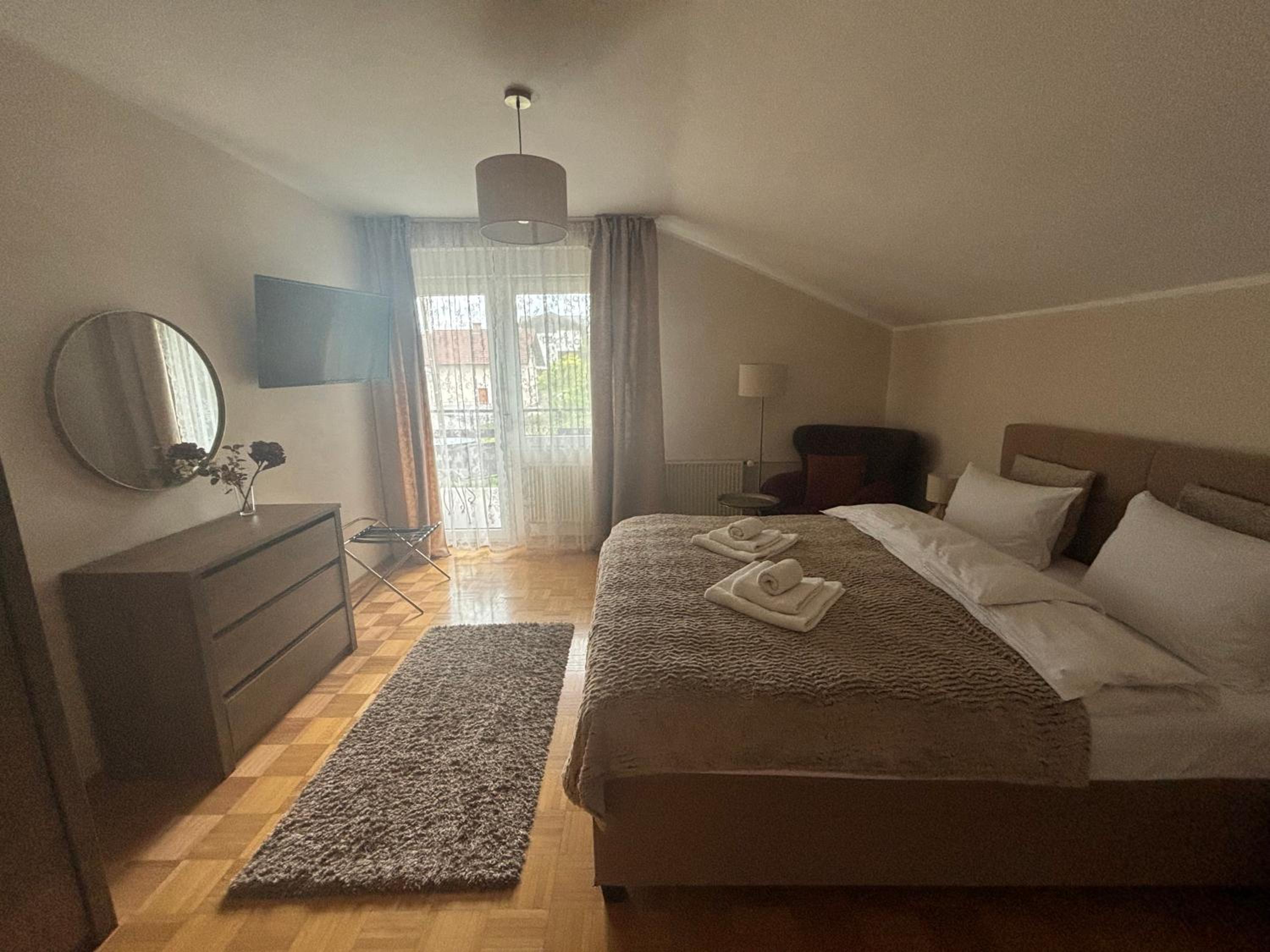 Three-Bedroom Apartment - Photo 3