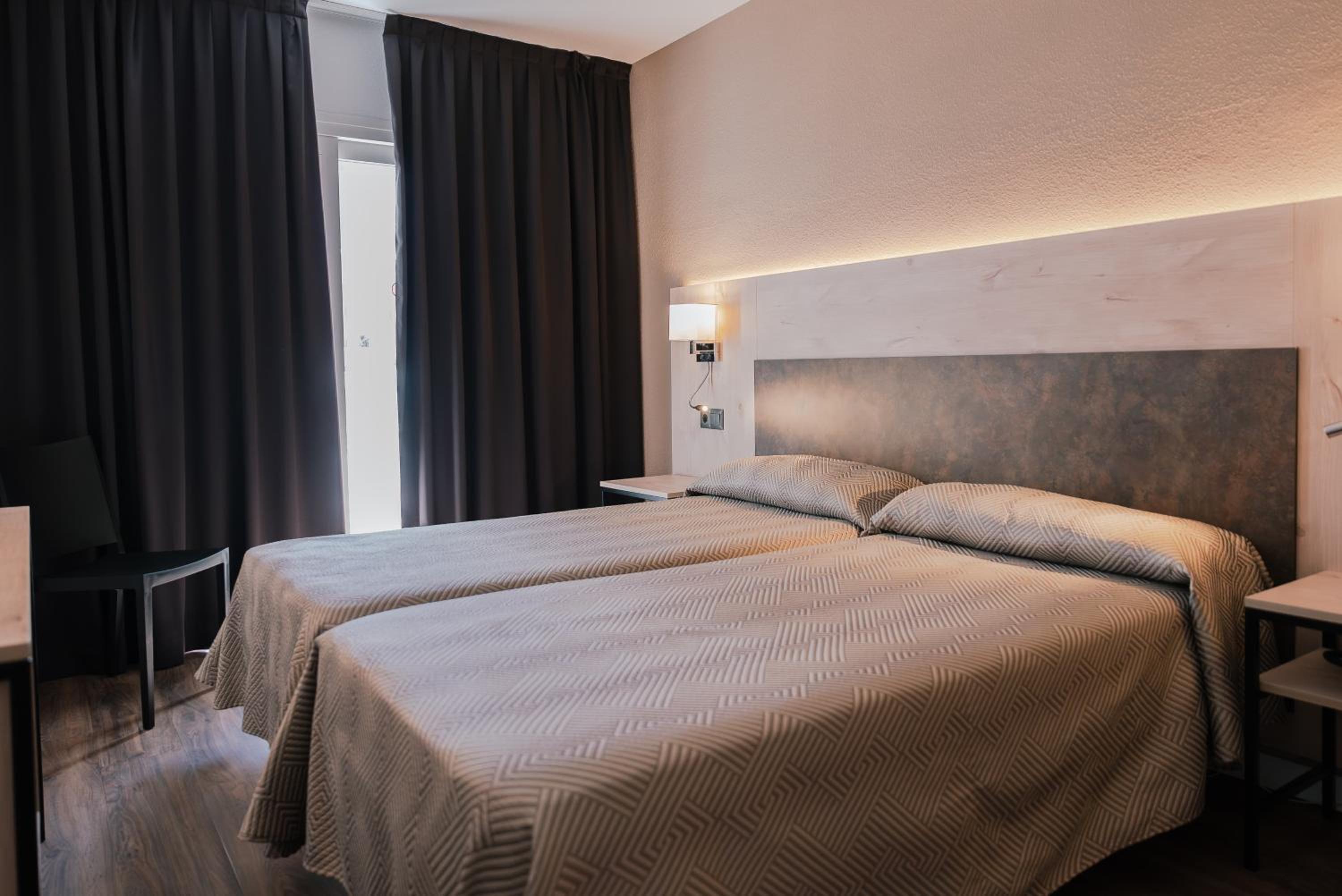 Double Room (2) - Photo 1