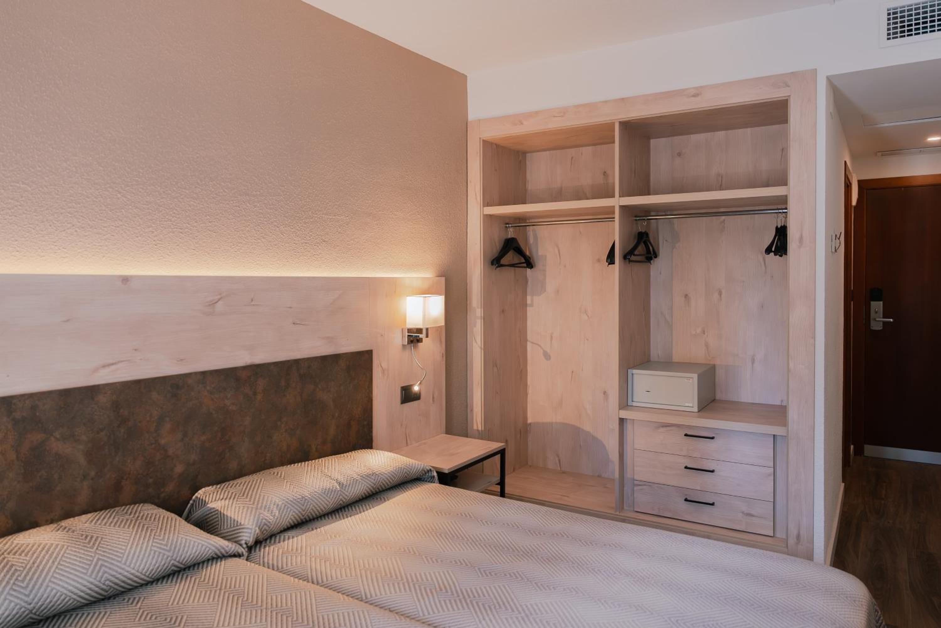 Double Room (2) - Photo 2
