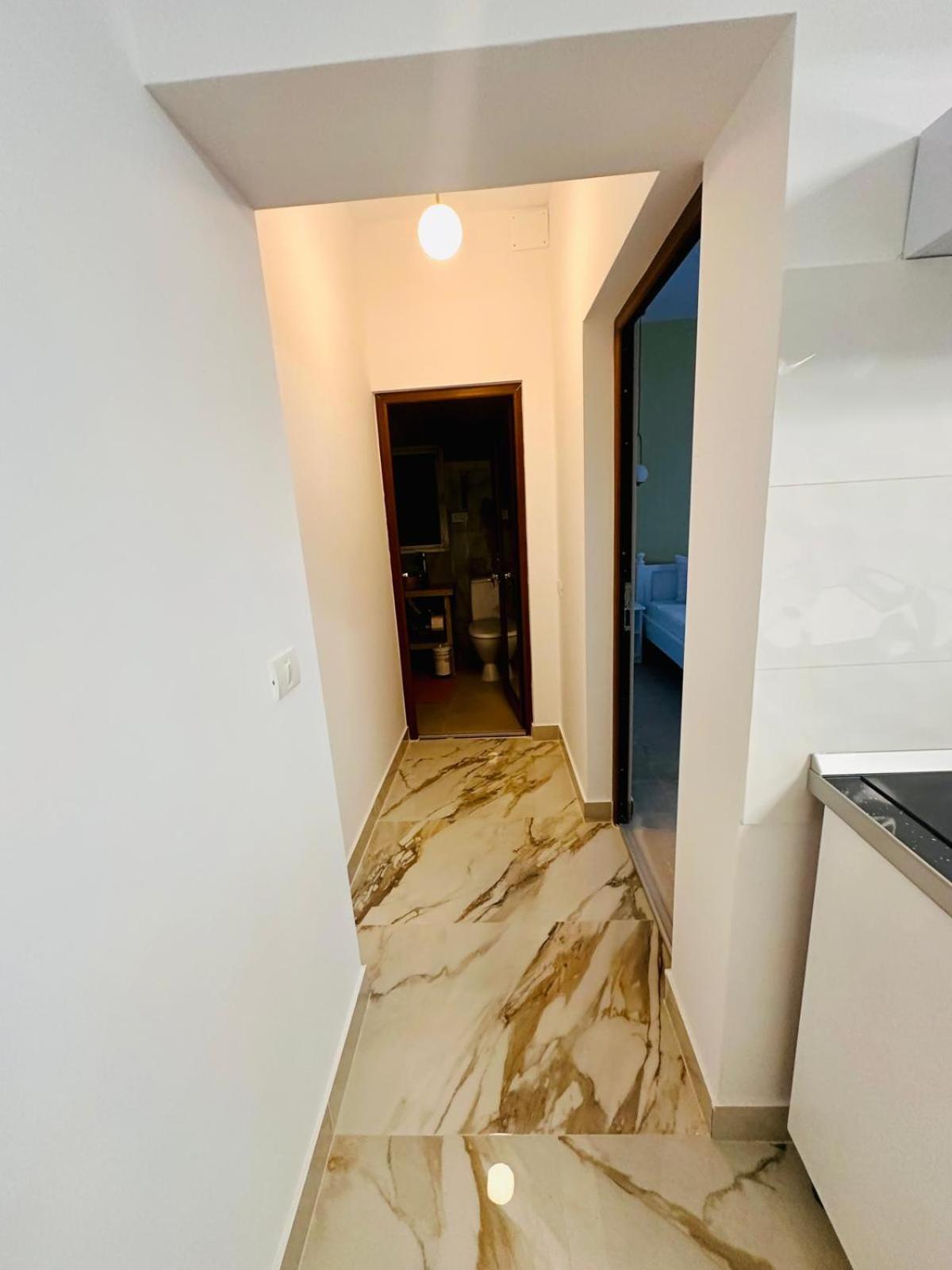 One-Bedroom Apartment photo 3