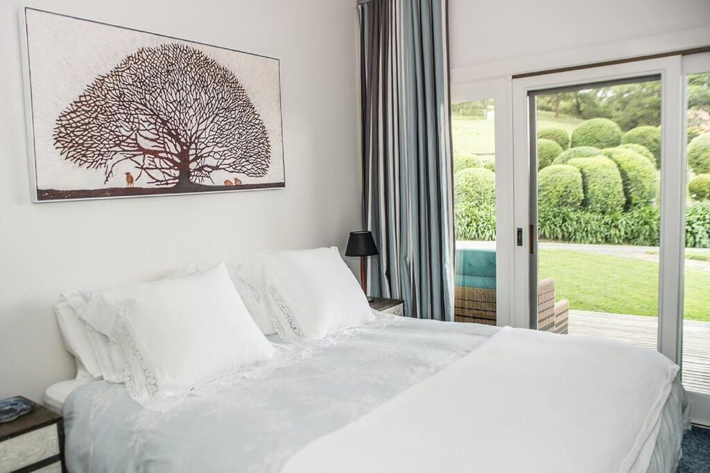 Six-Bedroom House photo 1
