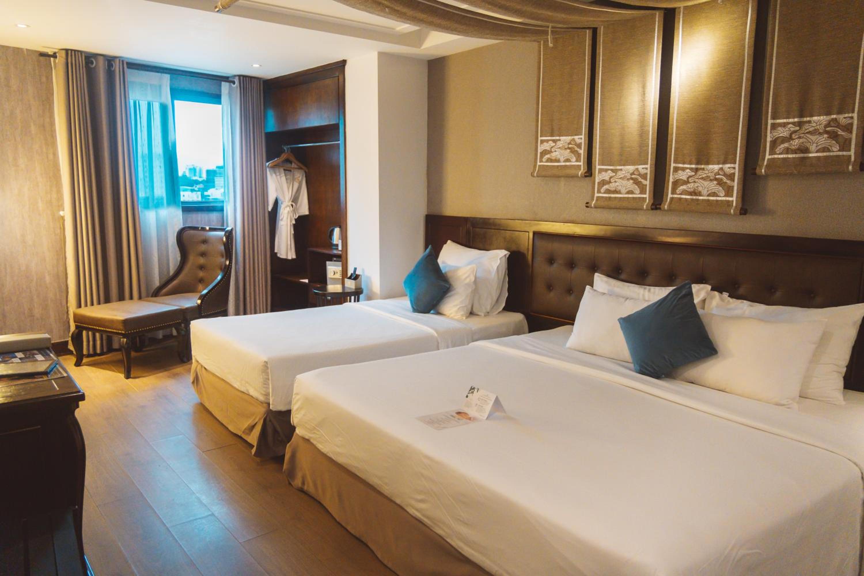 Luxury Triple Room (Daily free Mini-bar & (1) time Afternoon Tea)