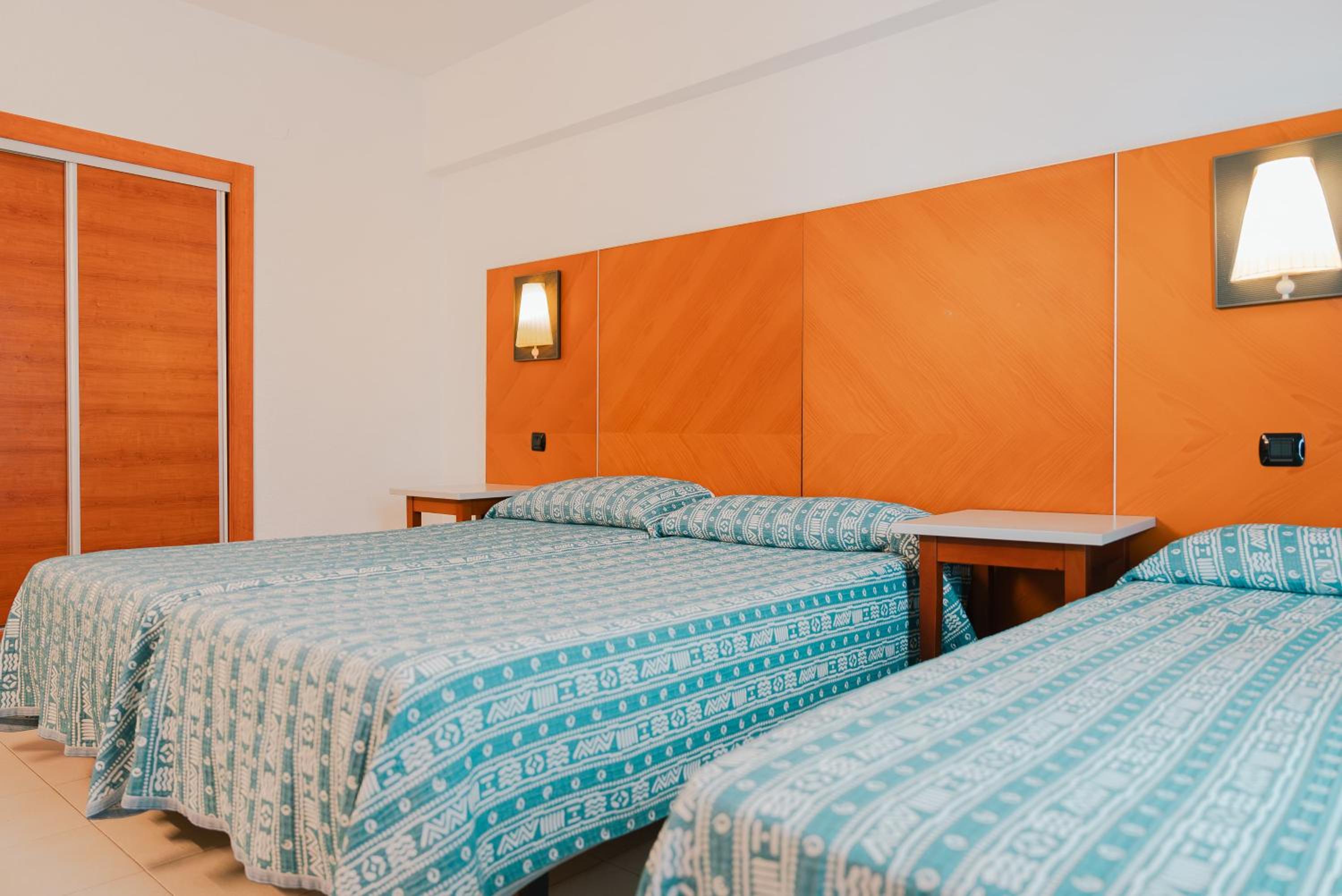 Habitación triple económica (1+2)