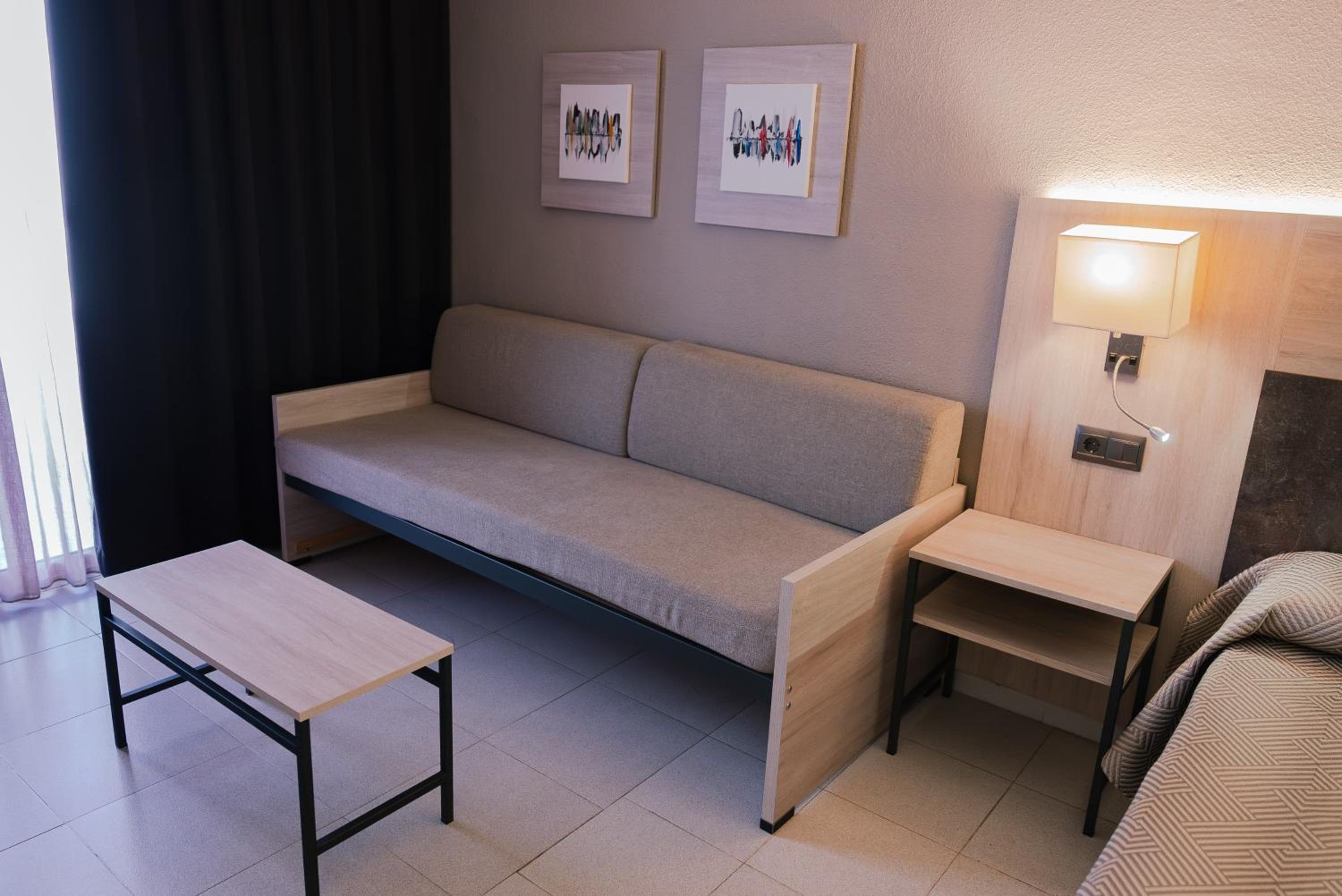 Family Room (2+2) - Photo 4