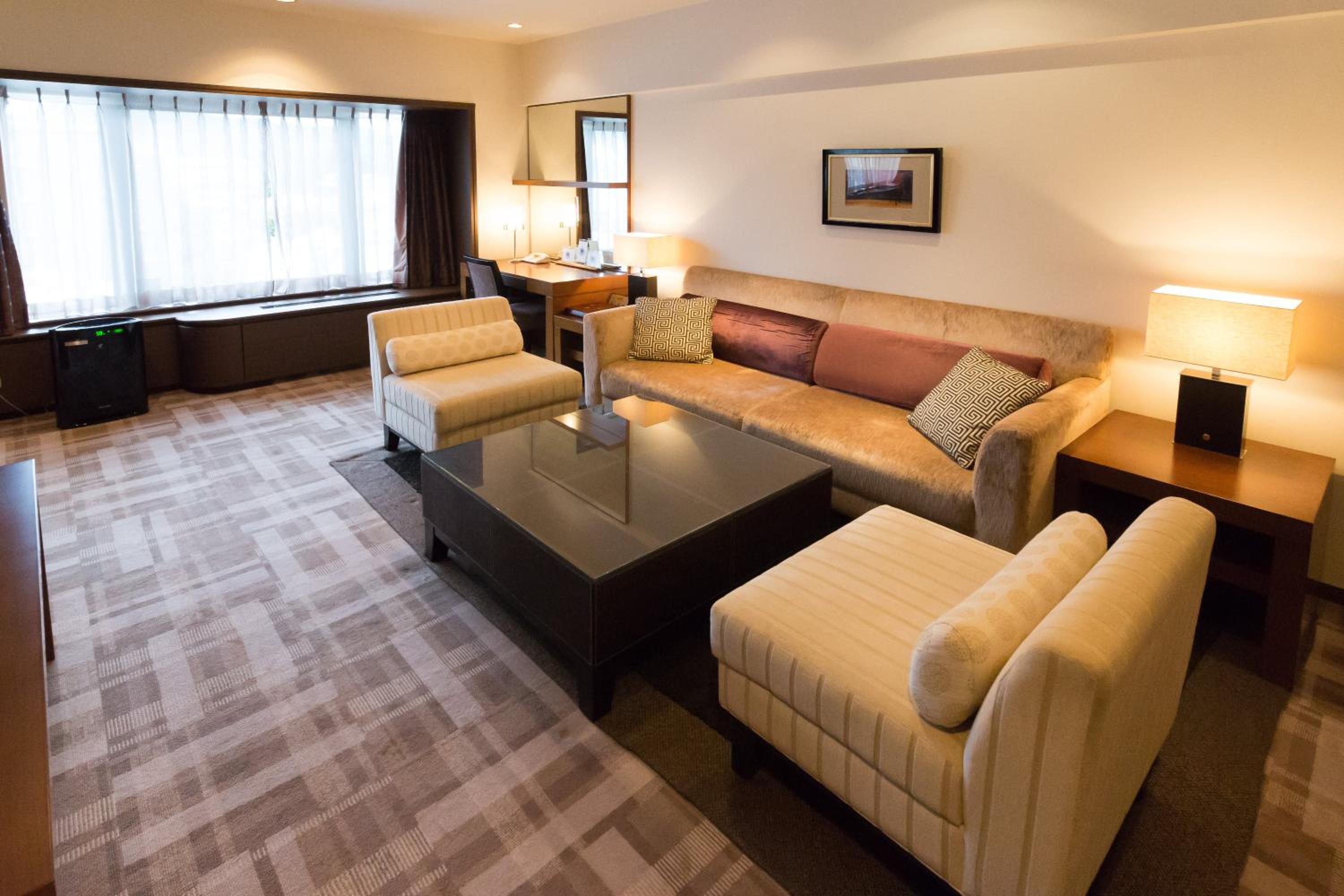 Luxury Suite - Non-Smoking thumbnail 5