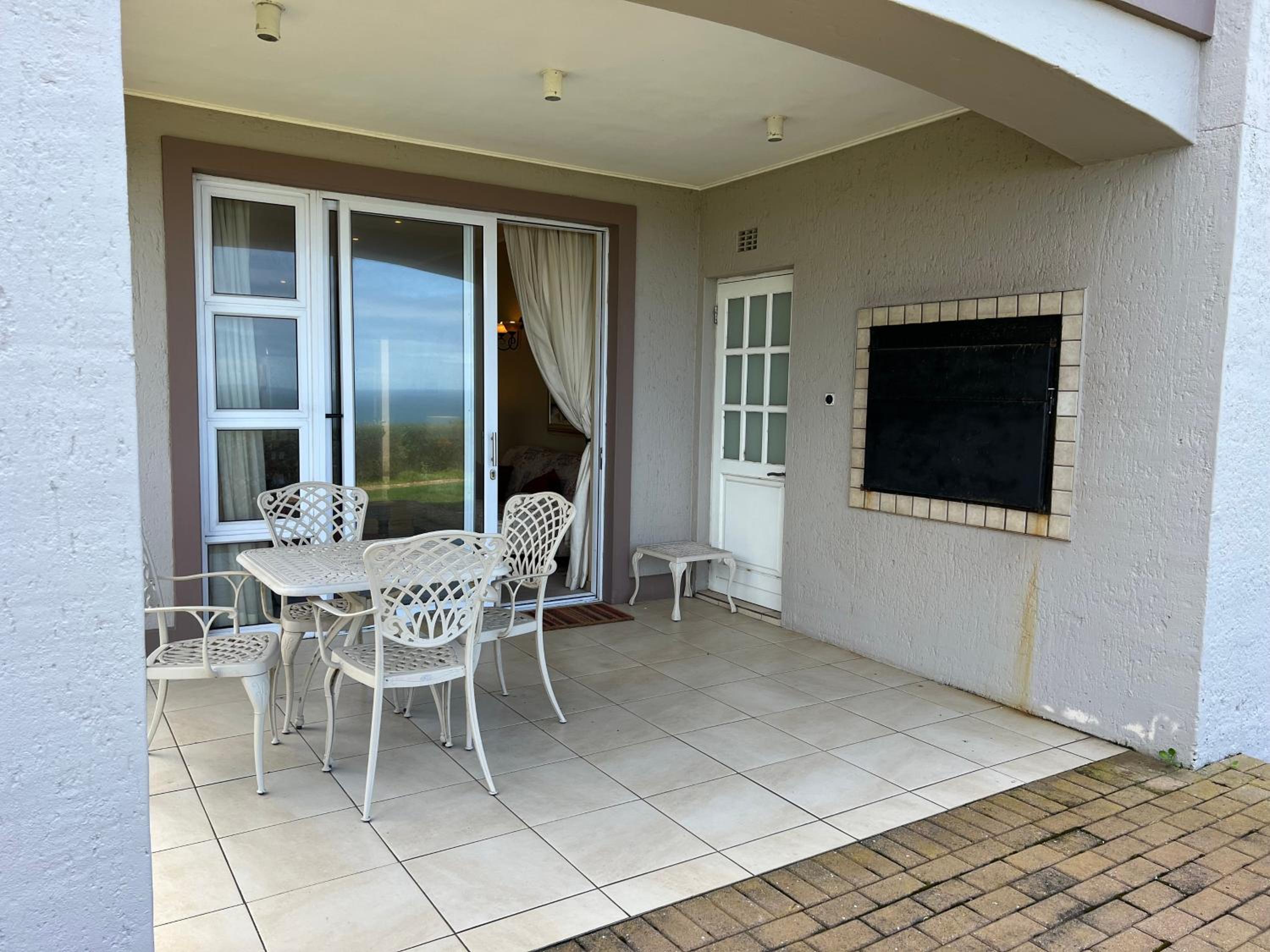 Three-Bedroom Villa photo 2