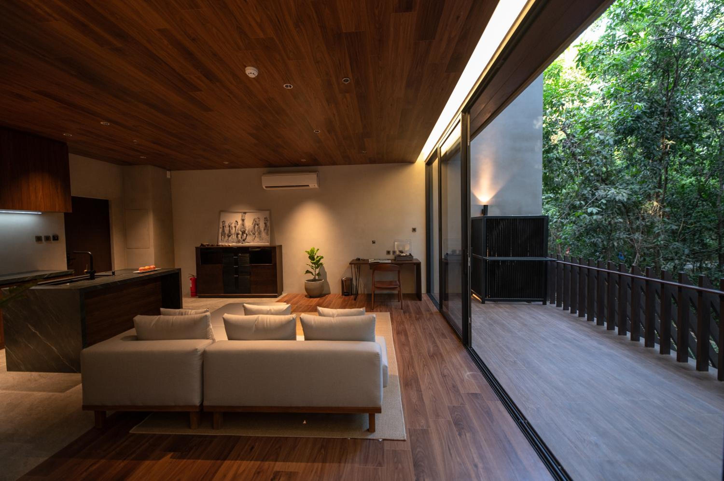 Premier Studio with Balcony photo 2