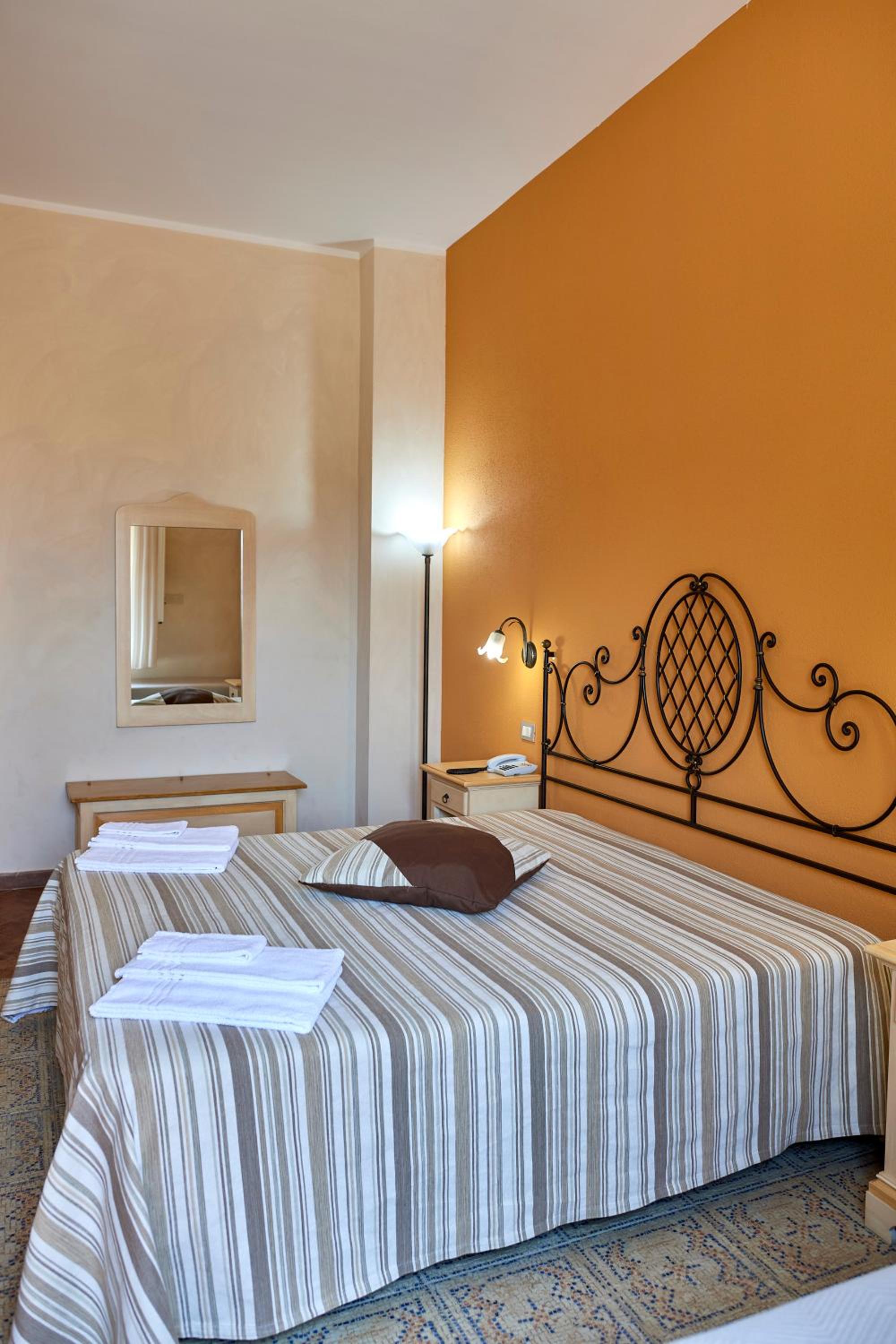 Double Room with Balcony - Photo 1