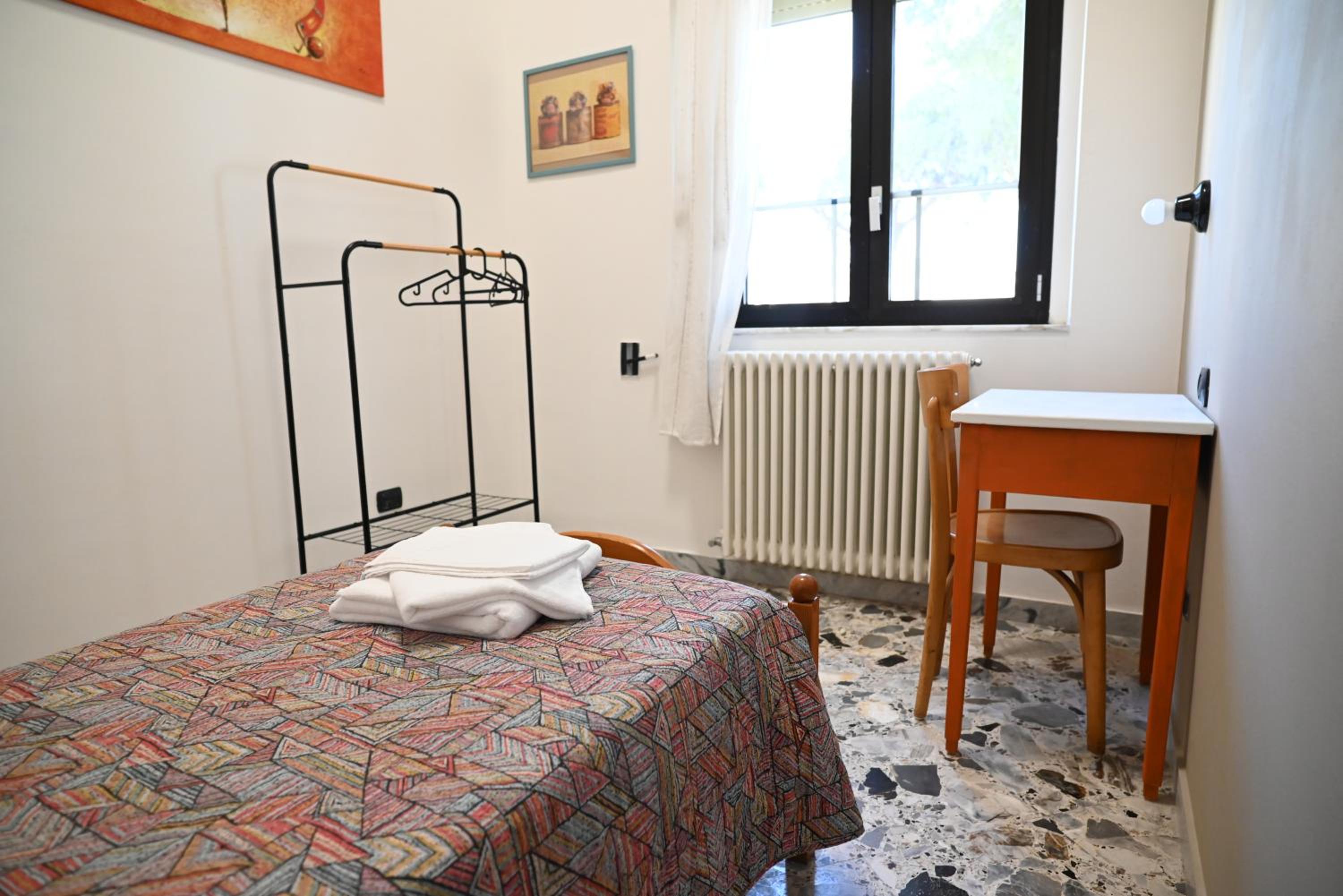 Twin Room with Private Bathroom photo 2