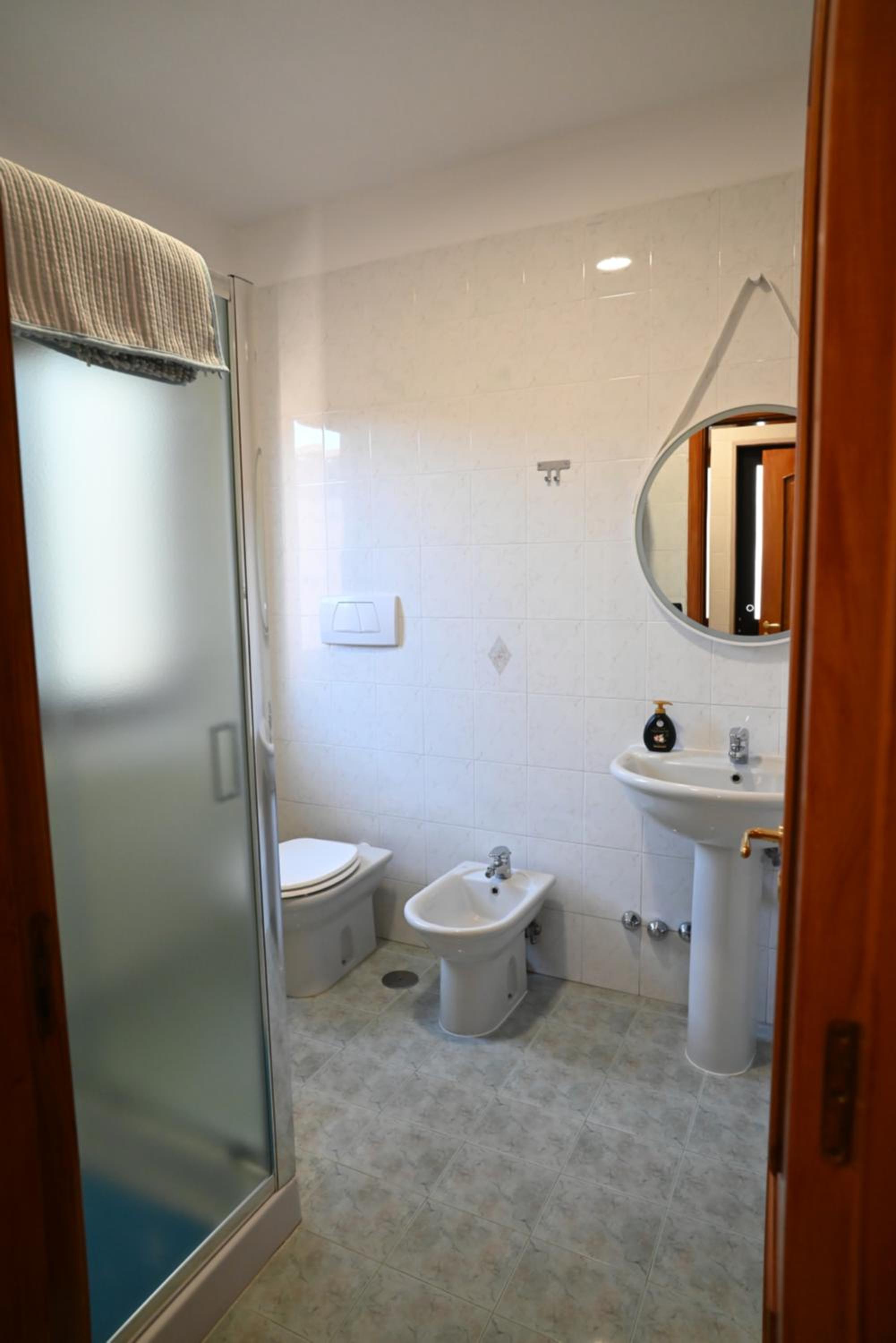 Family Room with Shower photo 2
