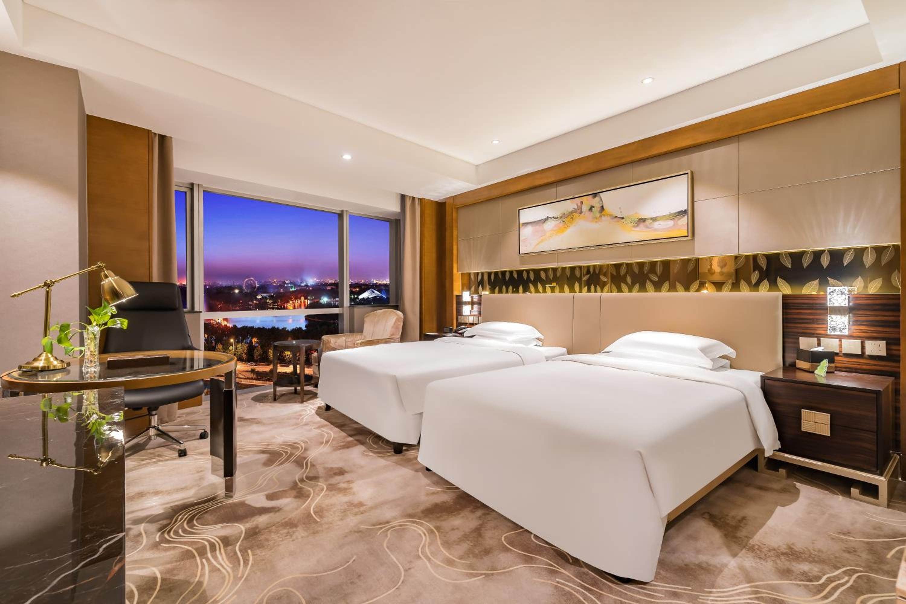 Twin Room with Lake View - Photo 1