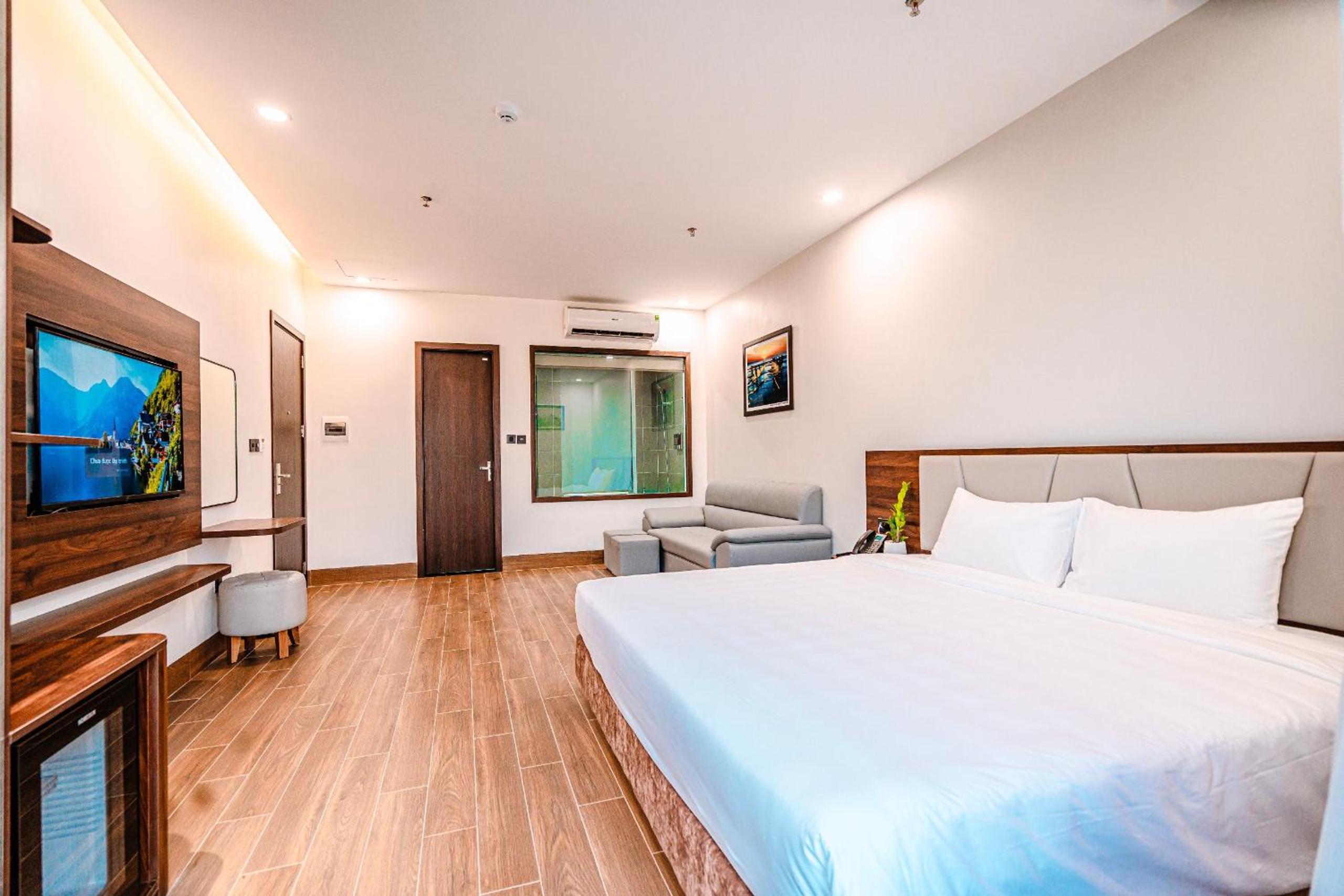 One-Bedroom Apartment With Balcony photo 1