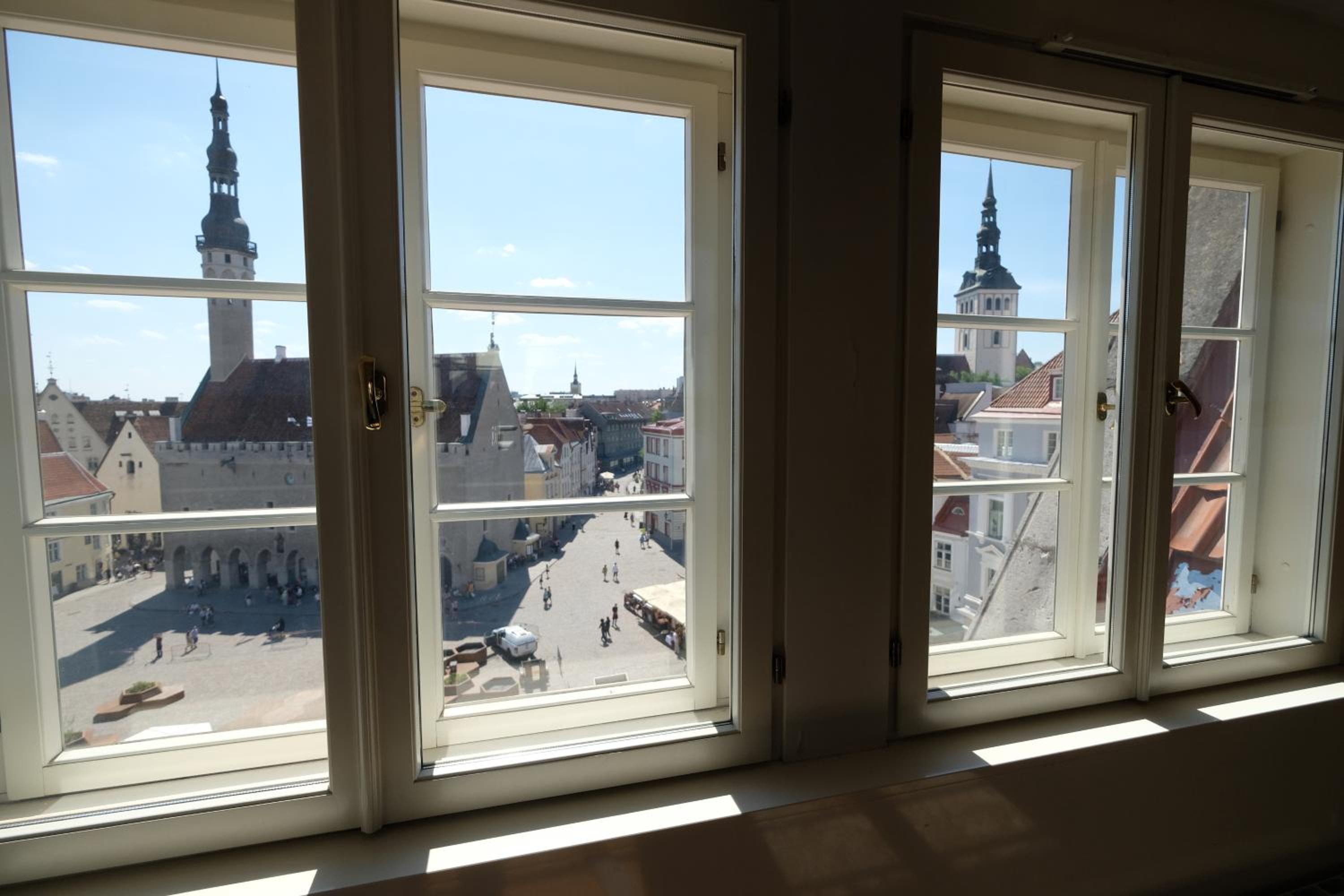 Luxury Two-Bedroom Apartment with View - Photo 2
