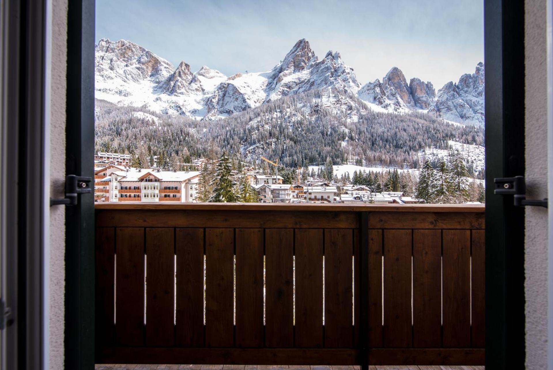 Double Room with Mountain View and Balcony photo 3