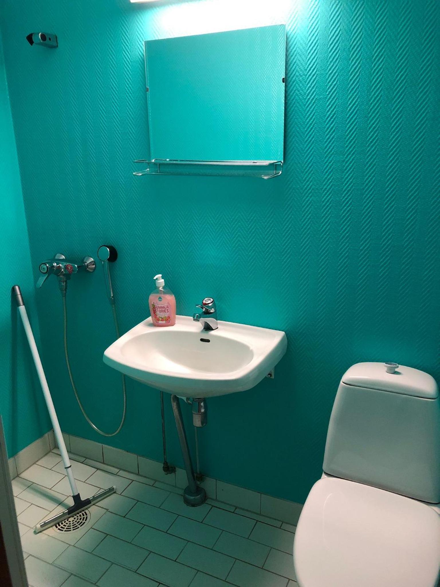 Twin Room with Bathroom - Photo 4