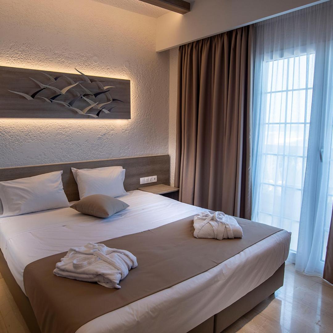 Deluxe Two-Bedroom Family Room With Sea View photo 3