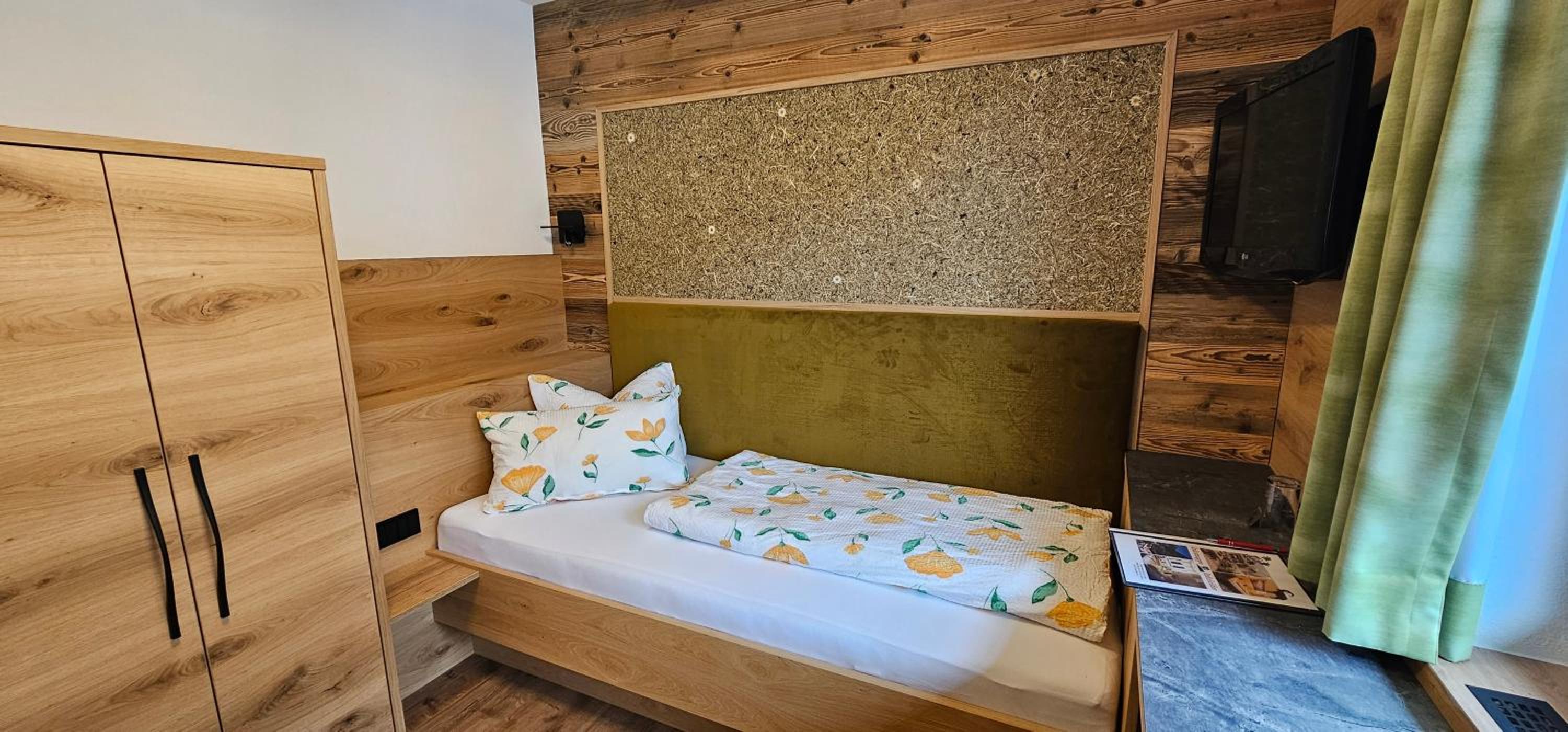 Single Room with Balcony photo 2