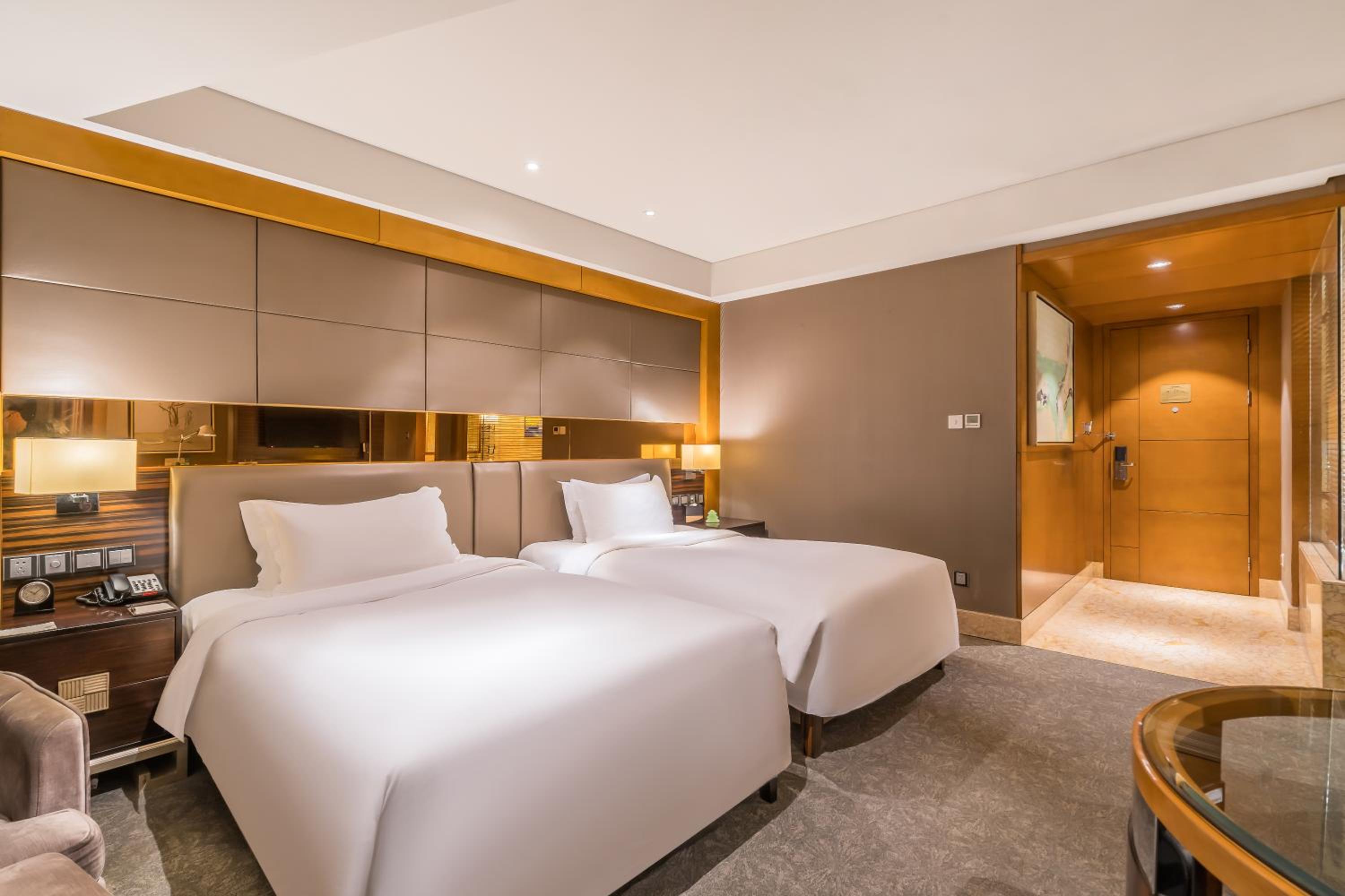 Business Twin Room - Photo 1