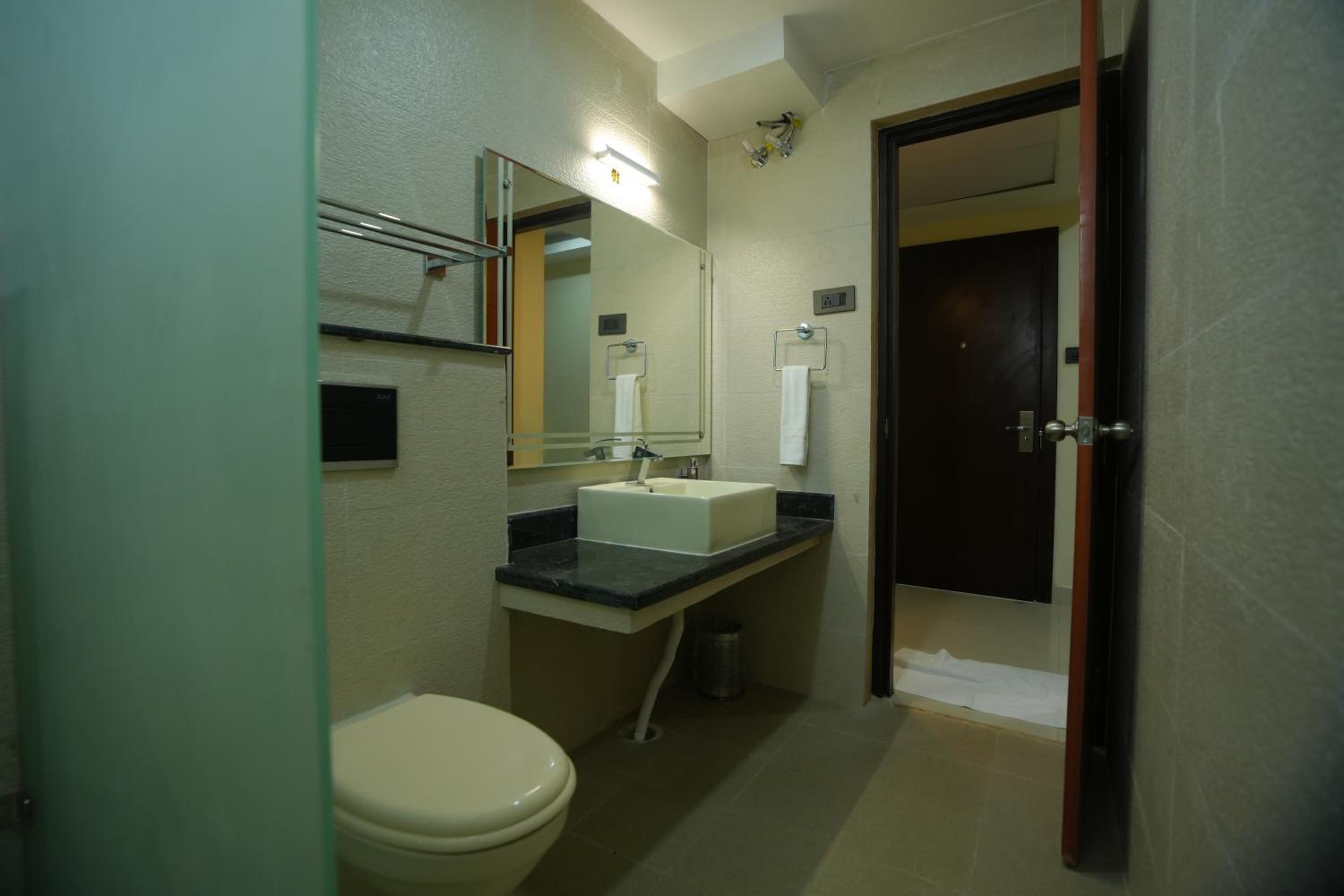 Executive Room - Photo 8