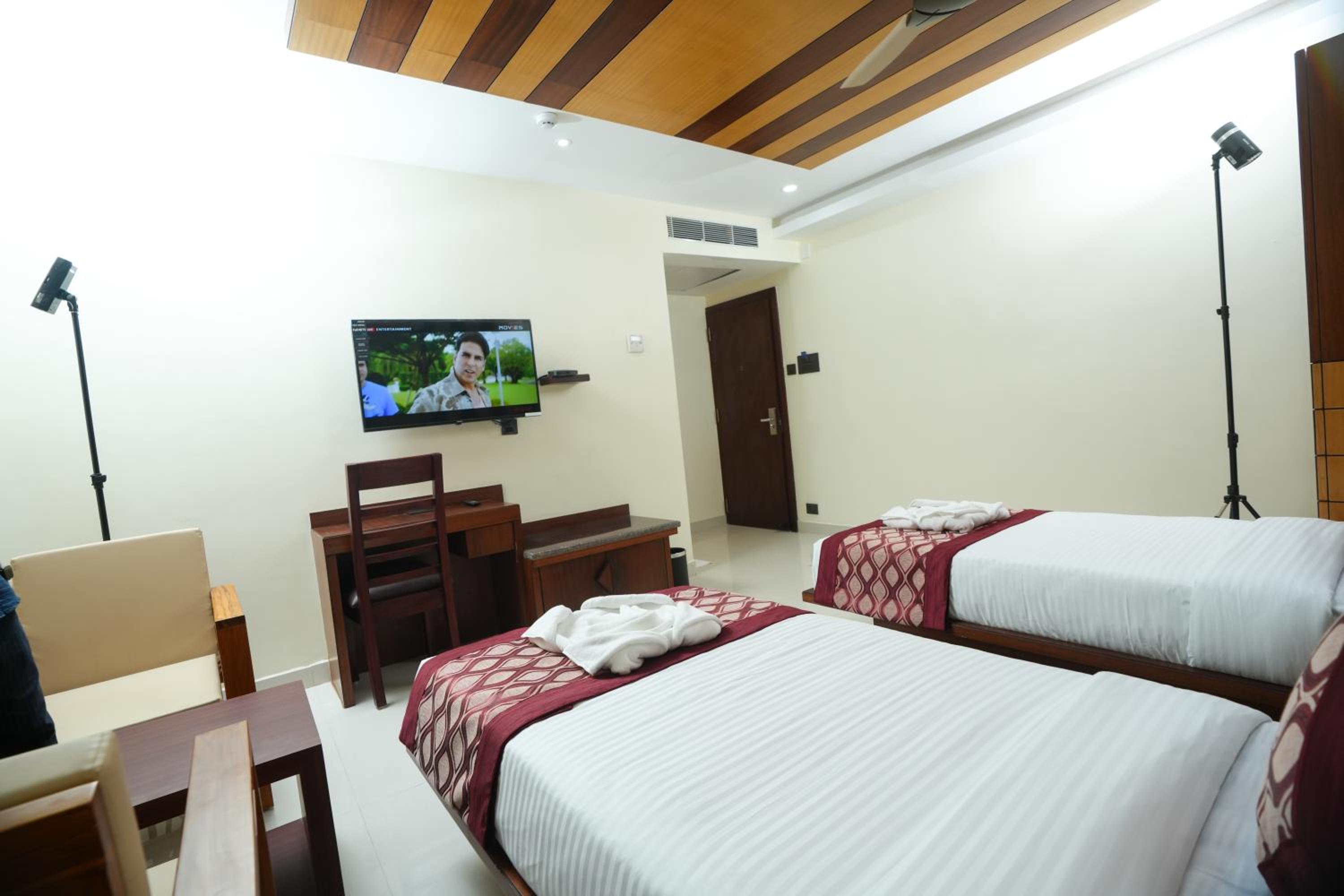 Deluxe Room - Photo 14