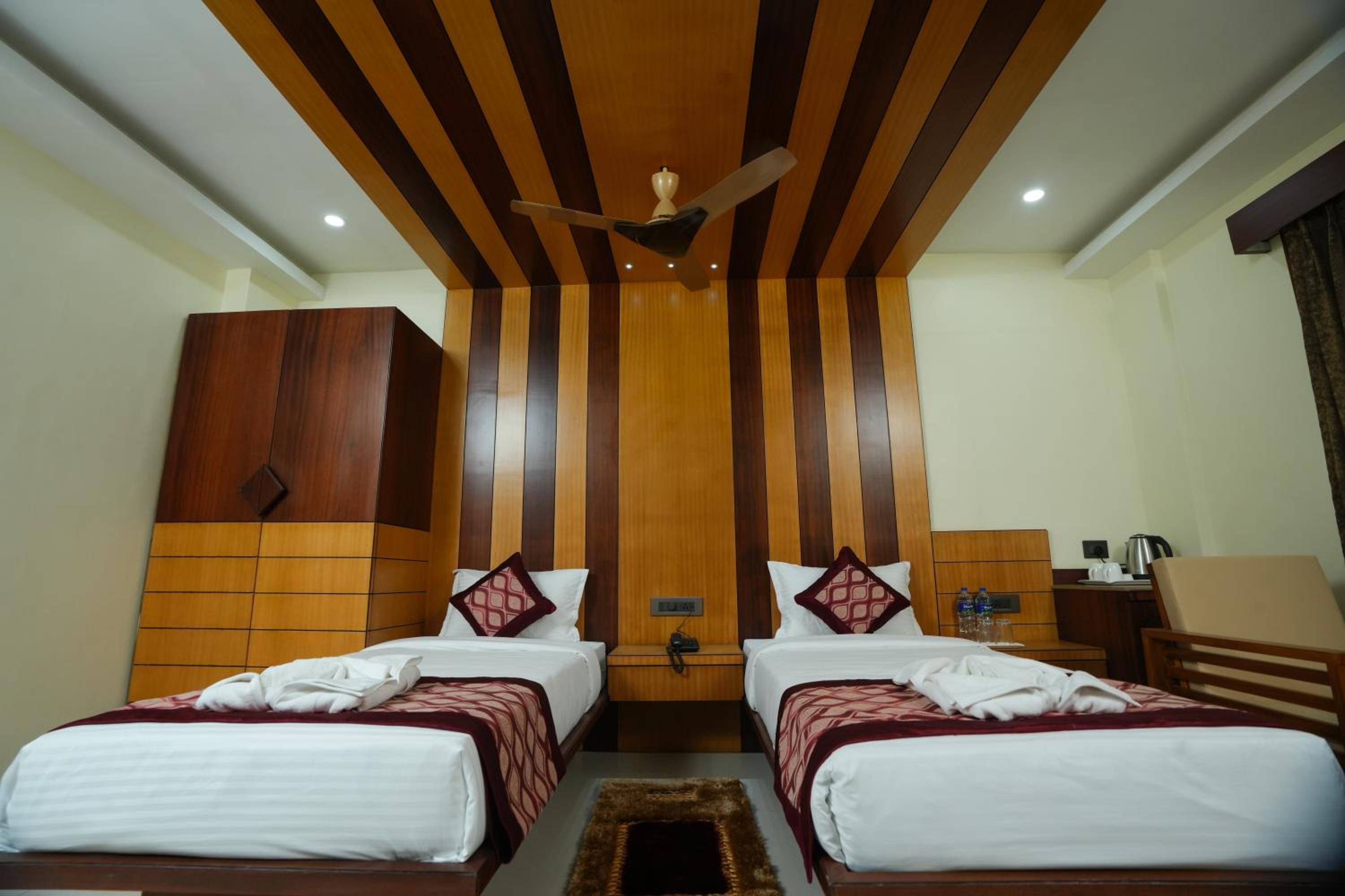 Deluxe Room - Photo 15