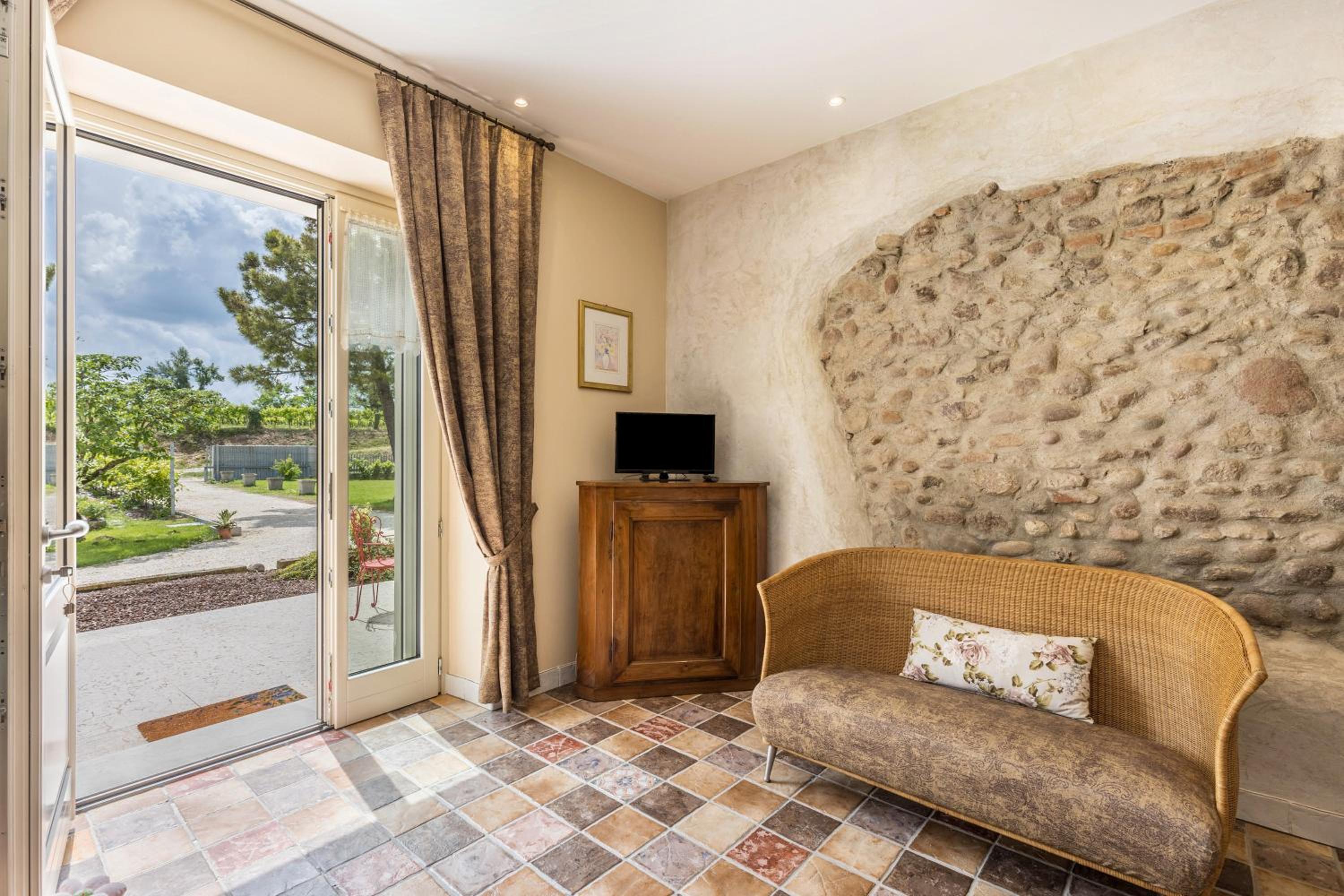 One-Bedroom Apartment with Garden View photo 1