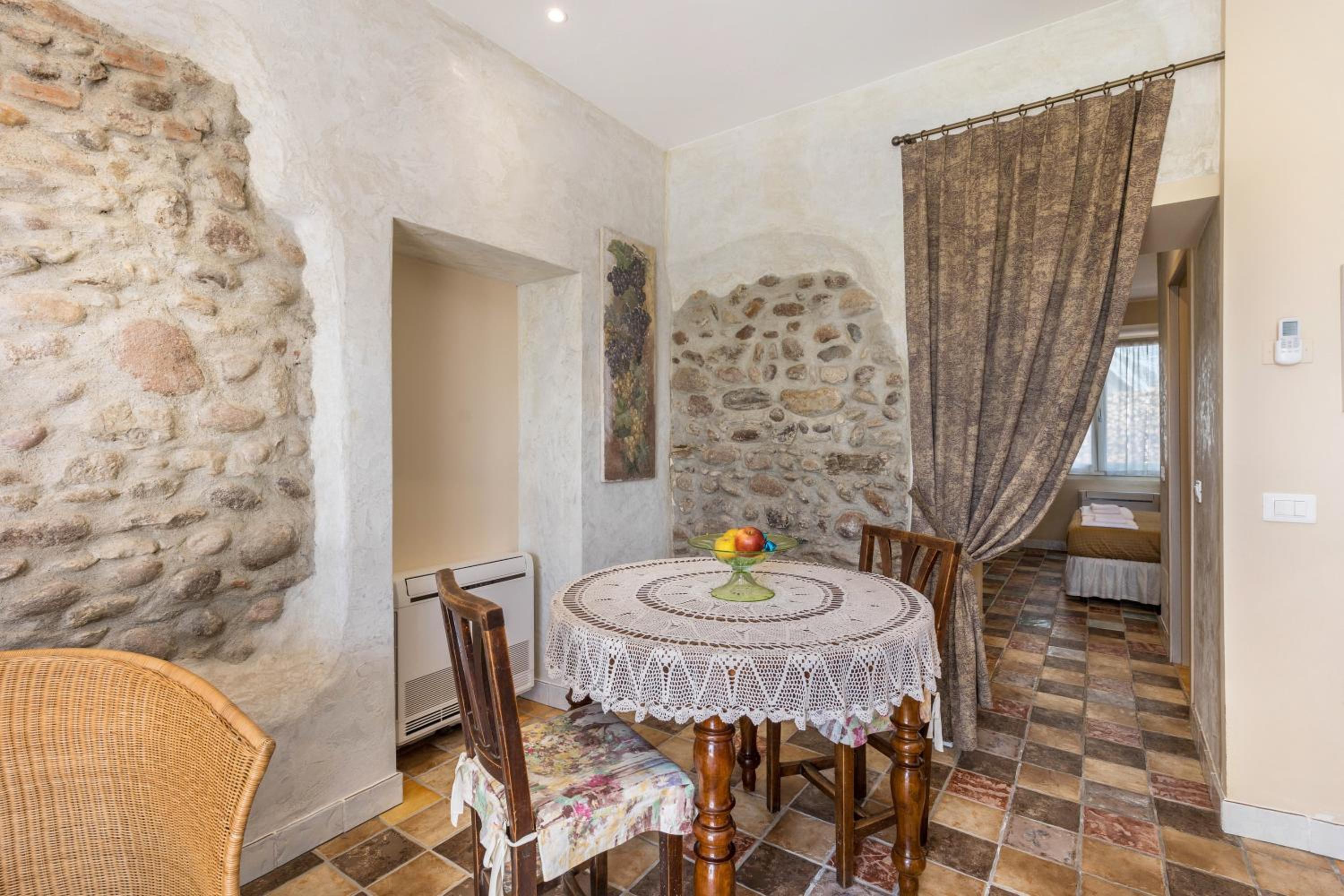 One-Bedroom Apartment with Garden View photo 3