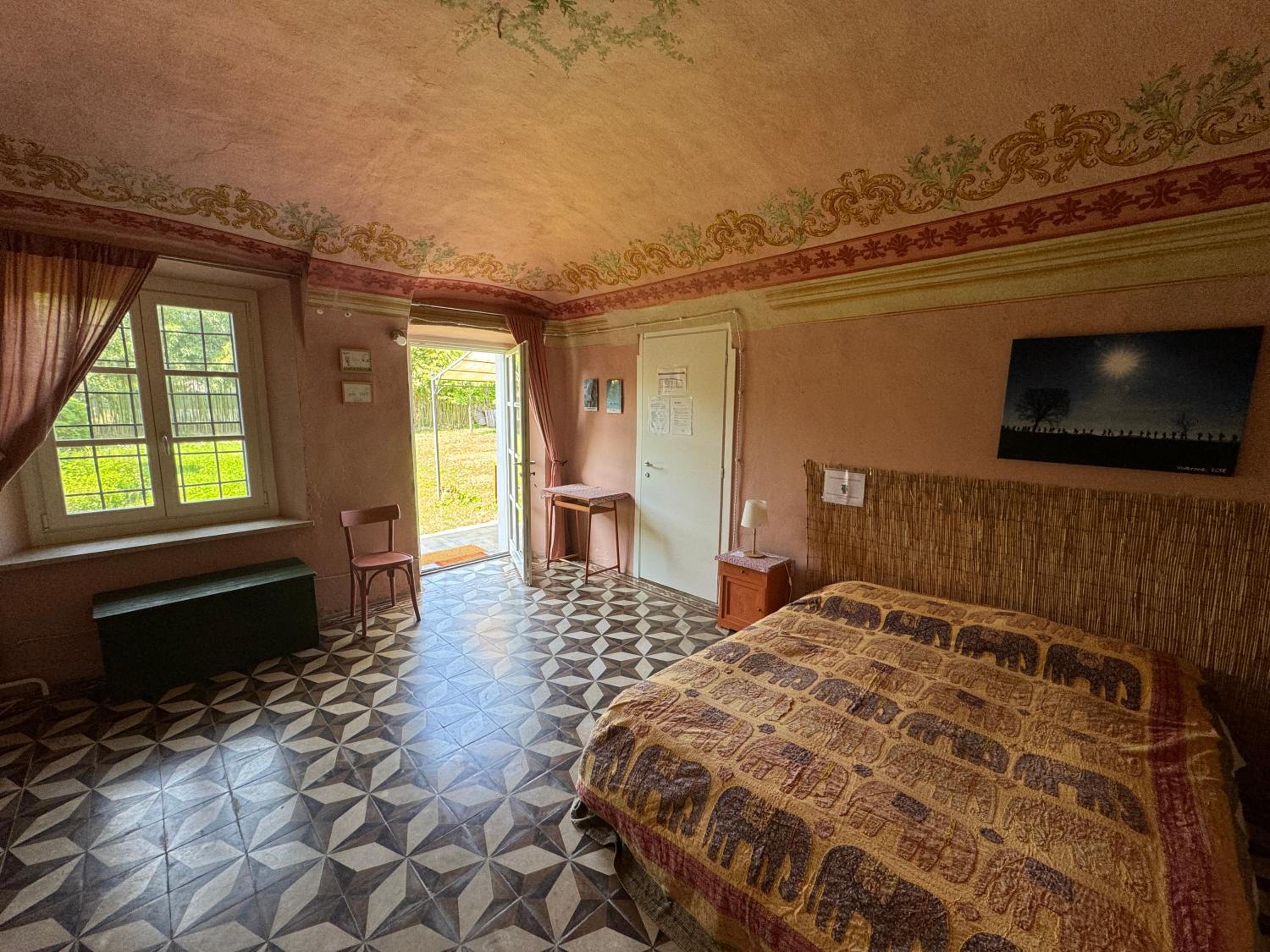 Basic Triple Room with Shared Bathroom photo 1