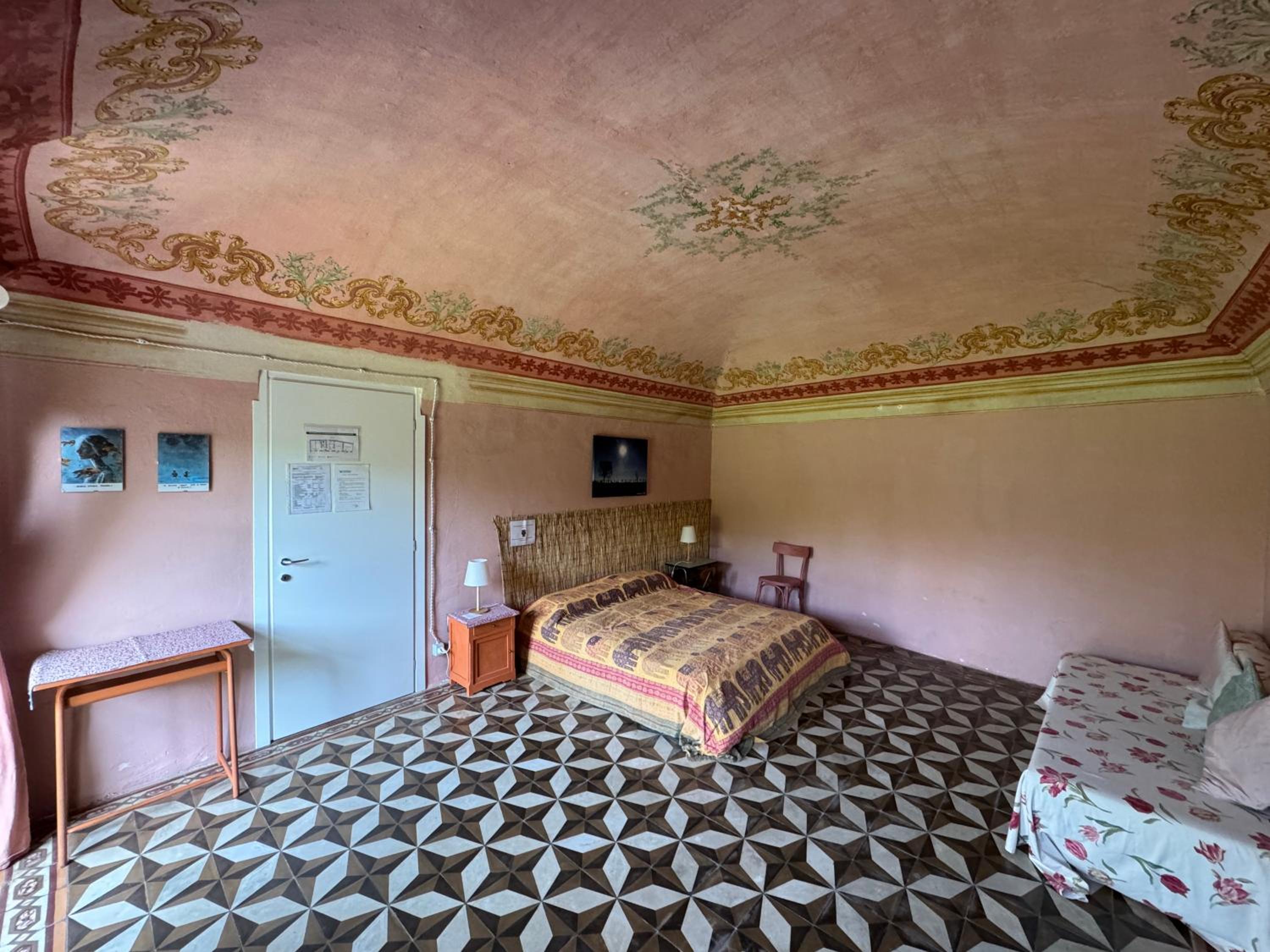 Basic Triple Room with Shared Bathroom photo 3