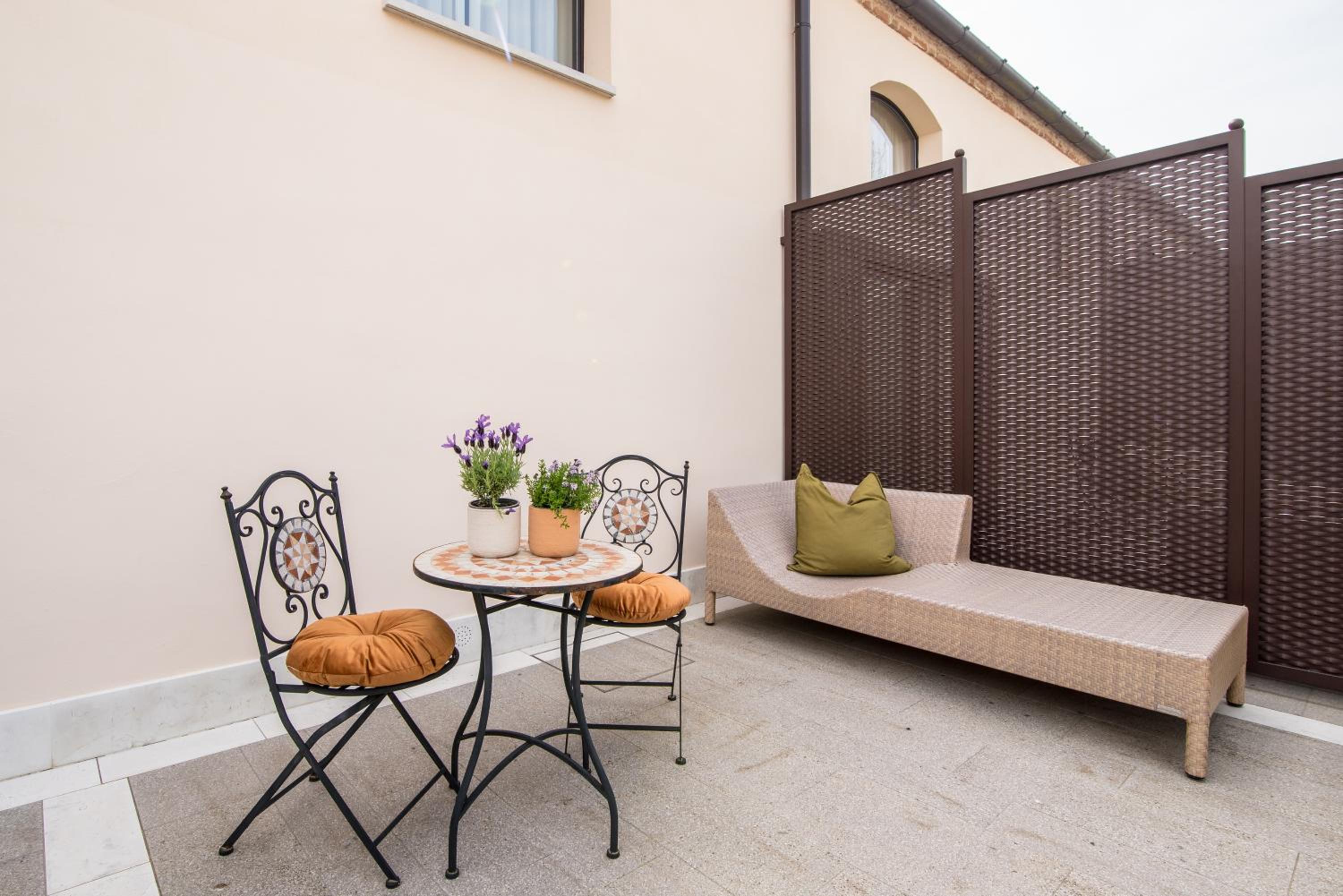 Suite with Garden View - Photo 3