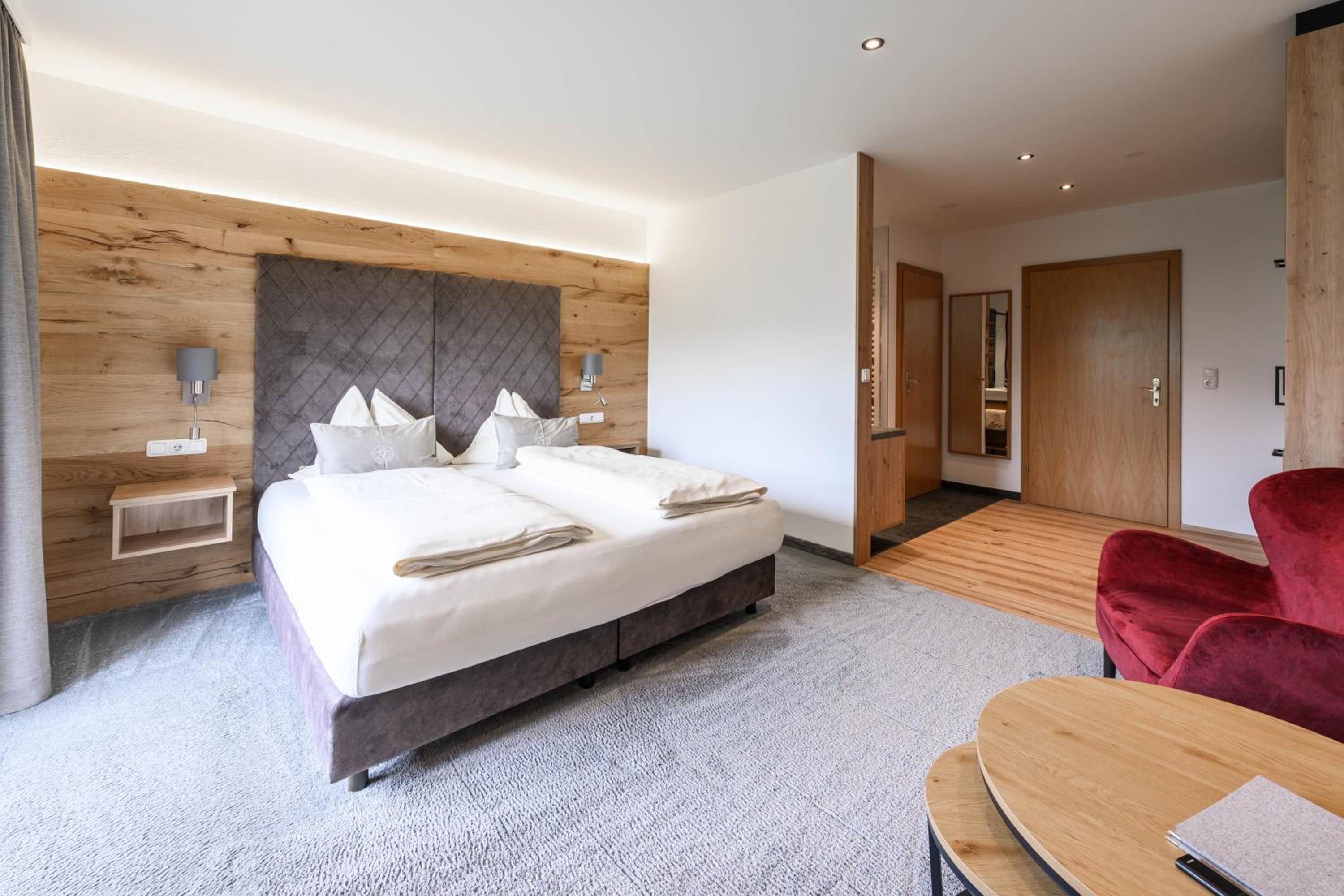 Deluxe Double Room with Balcony photo 3
