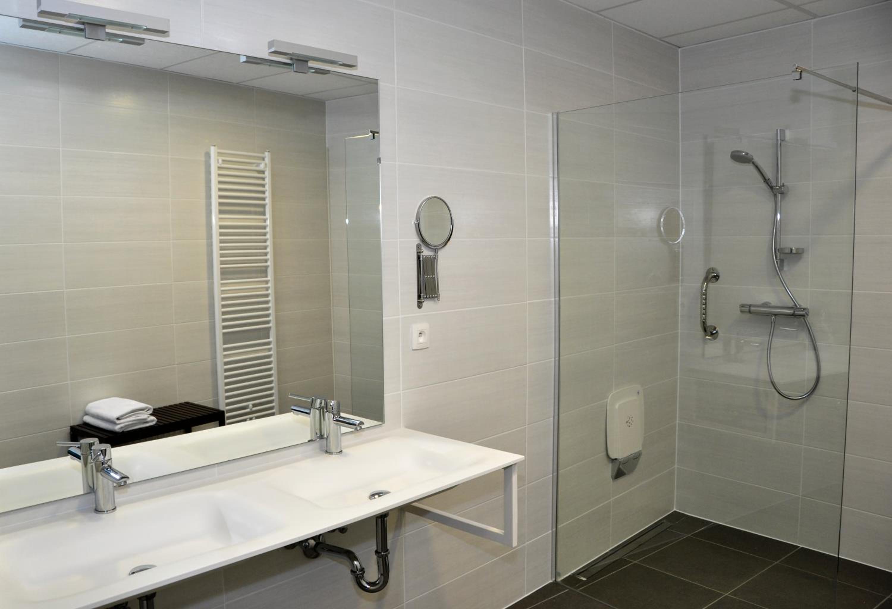 Holiday Home (16 Adults) photo 2