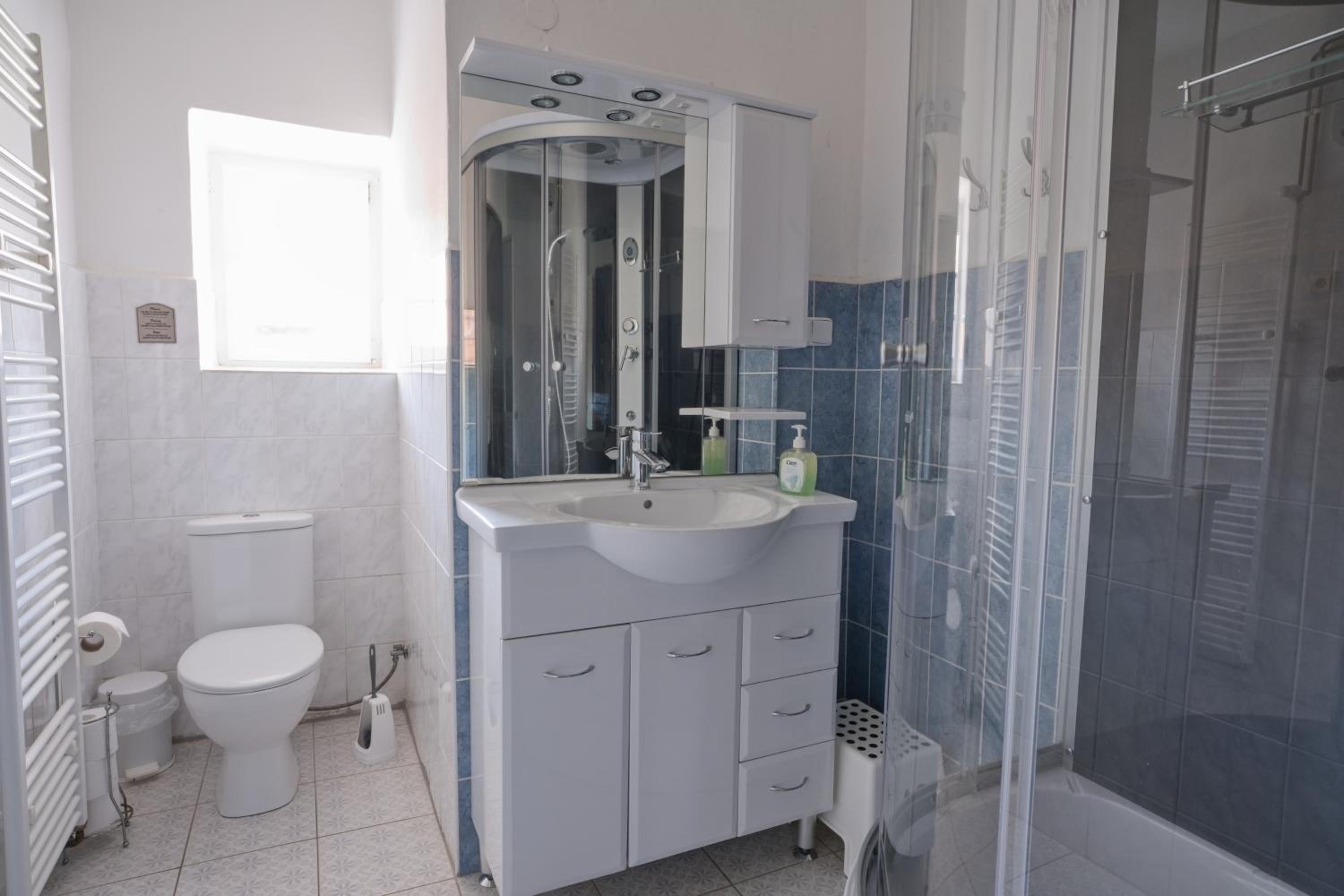 Two-Bedroom Apartment (3) - Photo 16