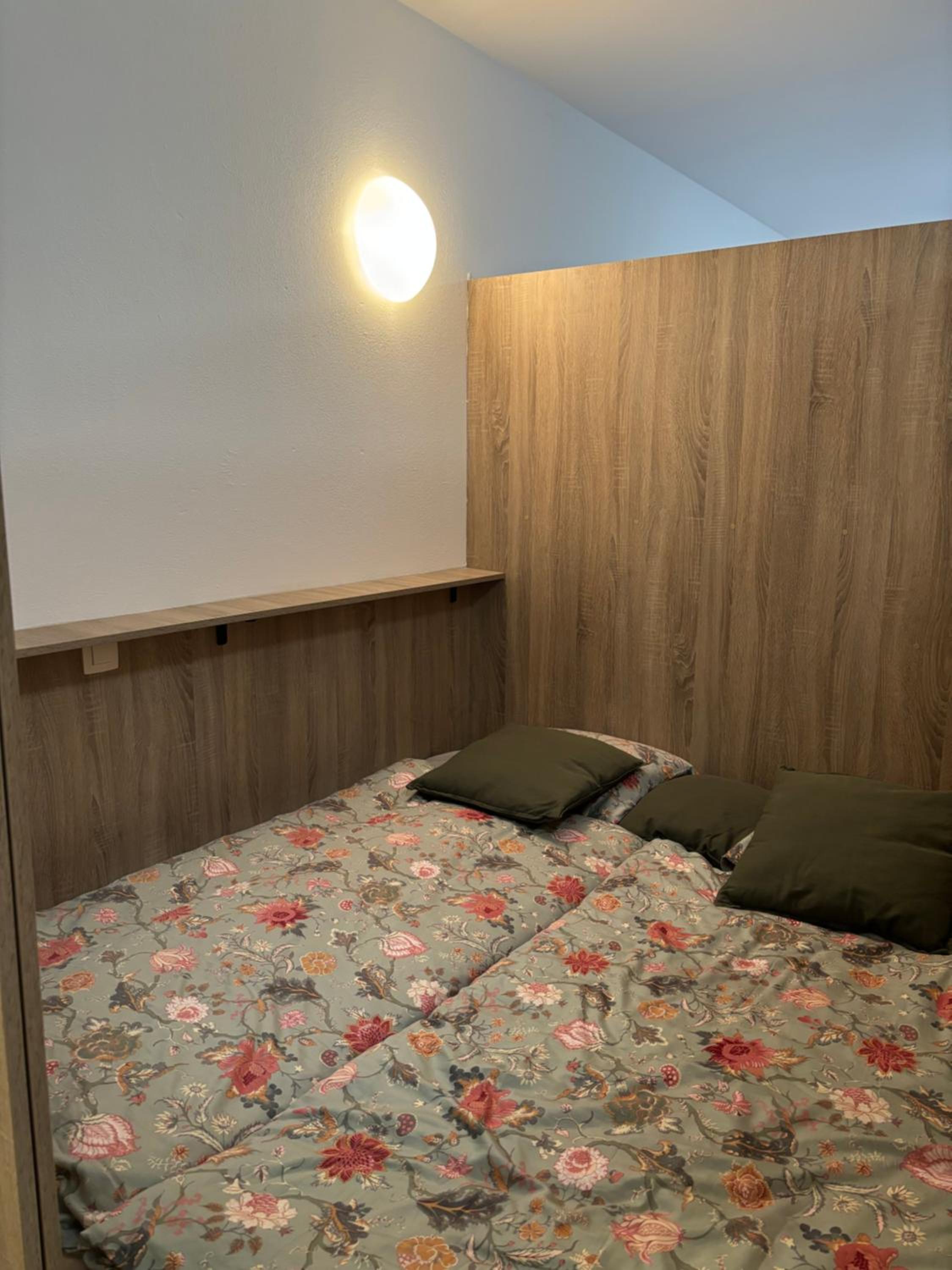One-Bedroom Apartment photo 1