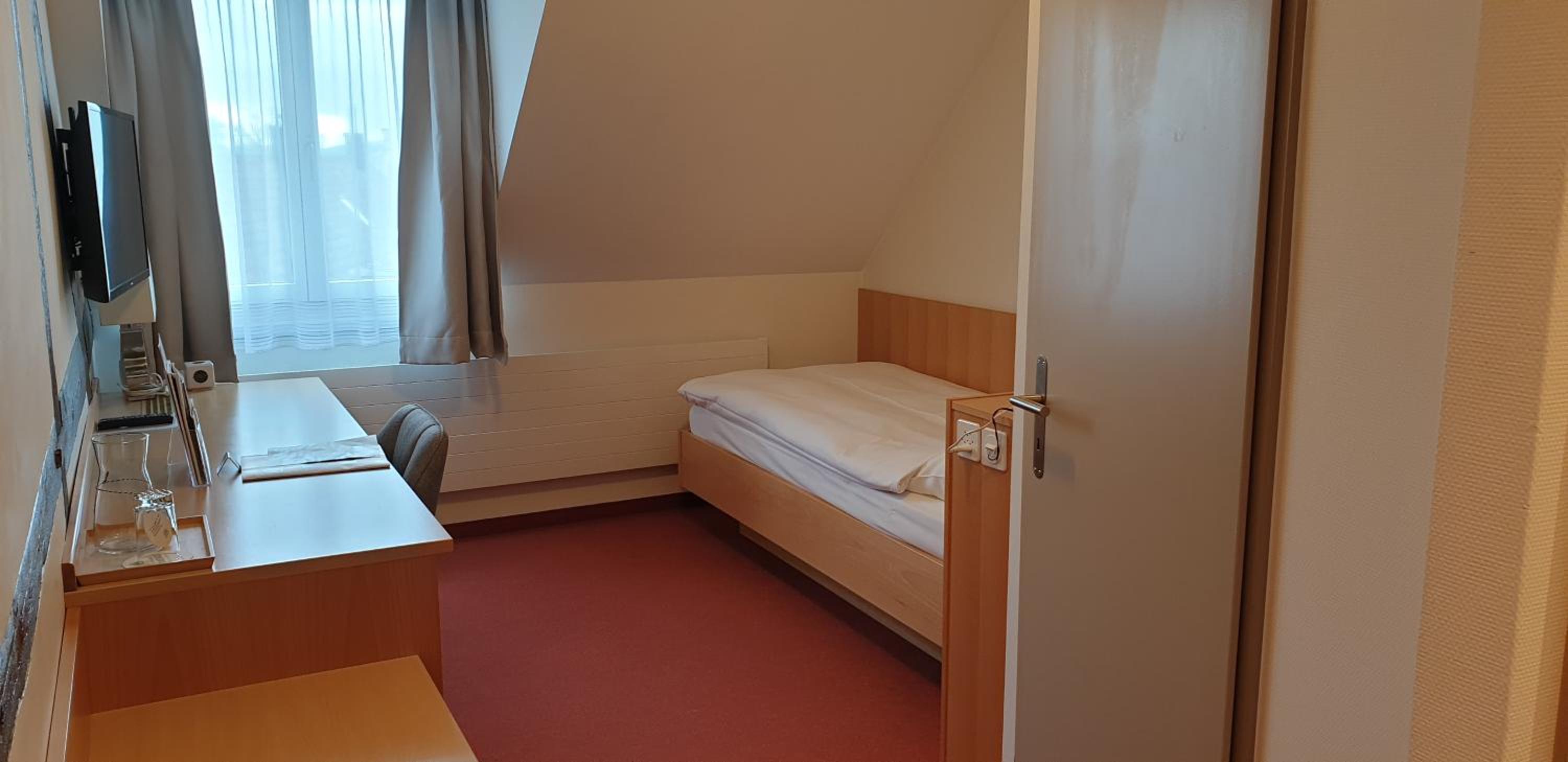 Single Room photo 3