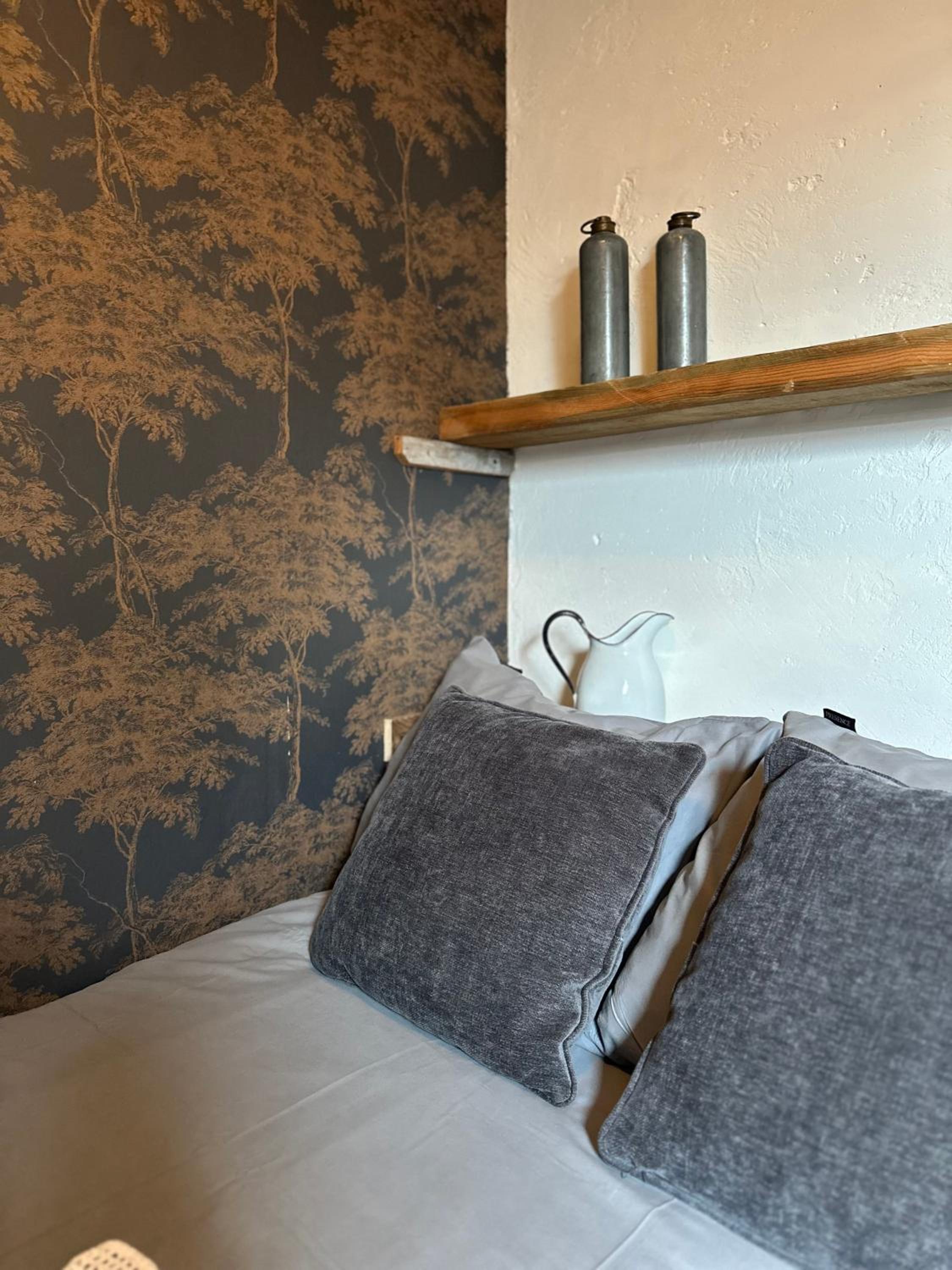 Double Room with Bathroom - Photo 2