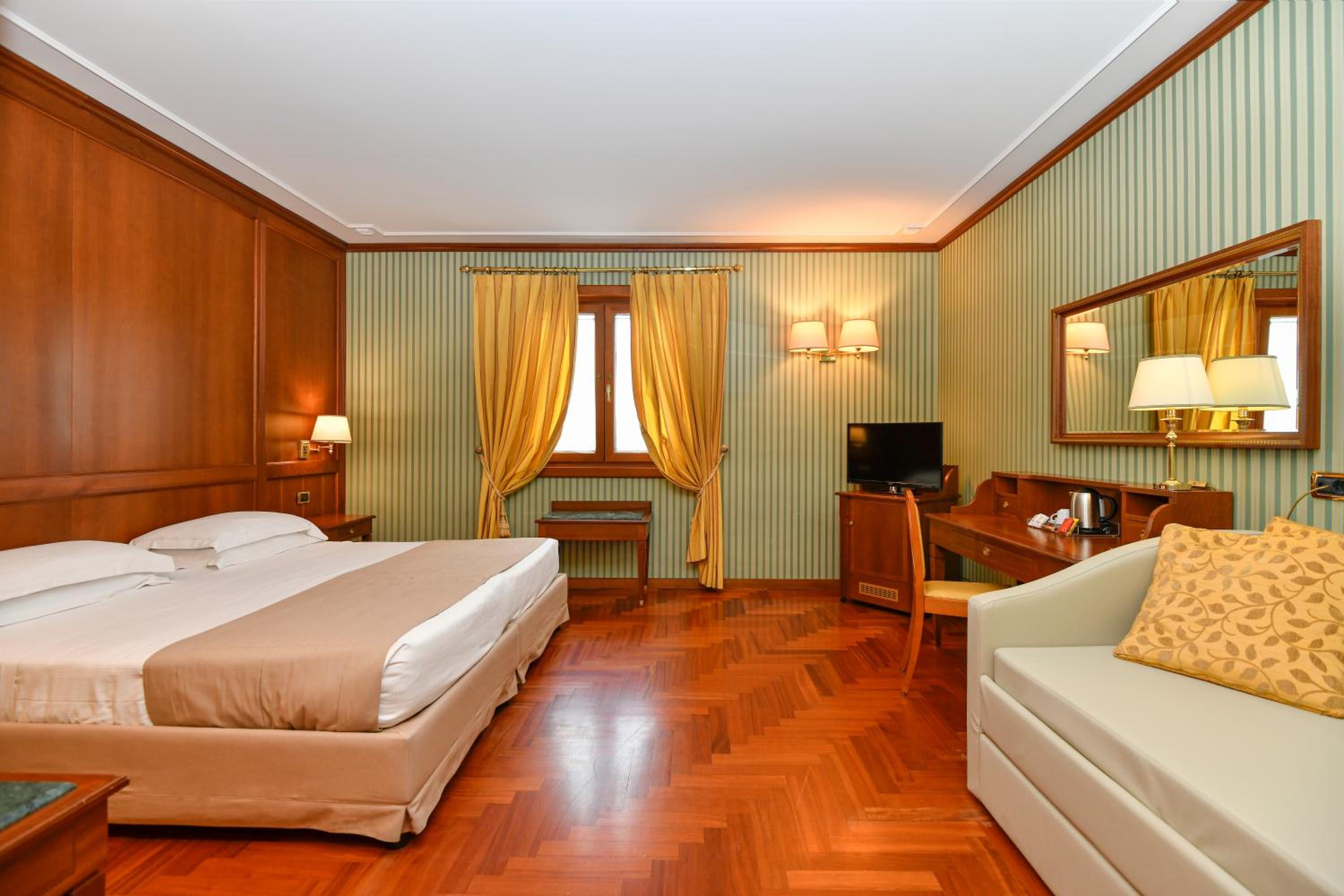 Family Queen Room - Photo 5
